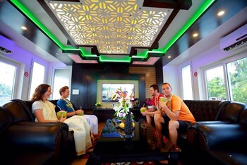 Indiavacationz Houseboat 3*