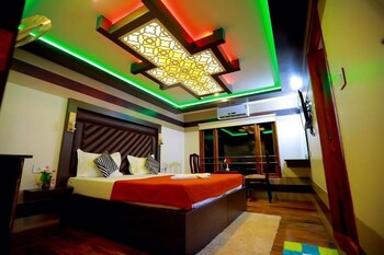 Indiavacationz Houseboat 3*