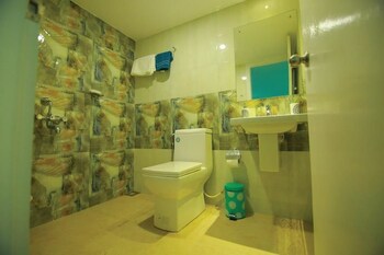 Indiavacationz Houseboat 3*