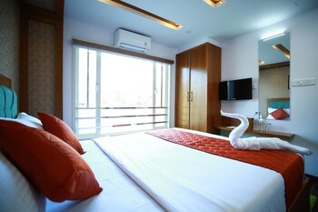 Indiavacationz Houseboat 3*