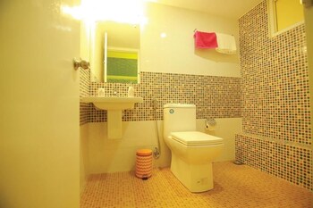 Indiavacationz Houseboat 3*