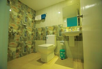 Indiavacationz Houseboat 3*
