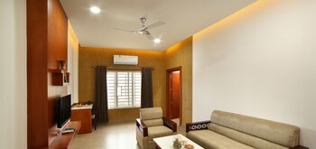 Kgees- HillTown Hotel 3*