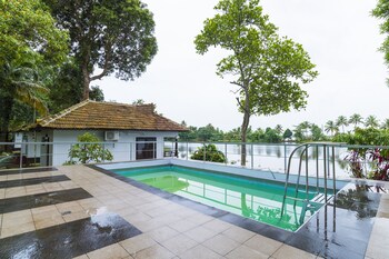 Warmth Lake Haven 4*