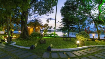 Warmth Lake Haven 4*