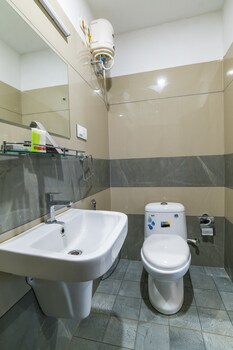 Warmth Lake Haven 4*