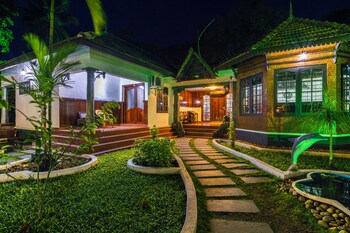 Warmth Lake Haven 4*