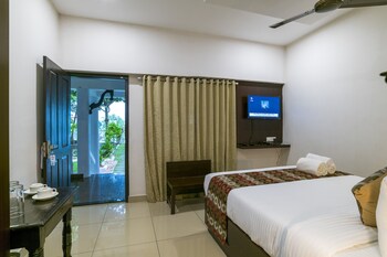 Warmth Lake Haven 4*