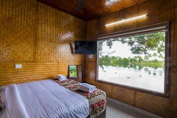 Warmth Lake Haven 4*