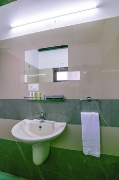 Warmth Lake Haven 4*