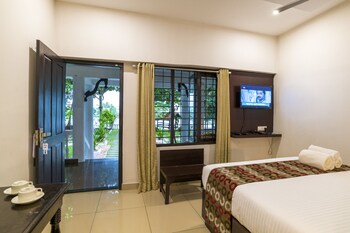 Warmth Lake Haven 4*