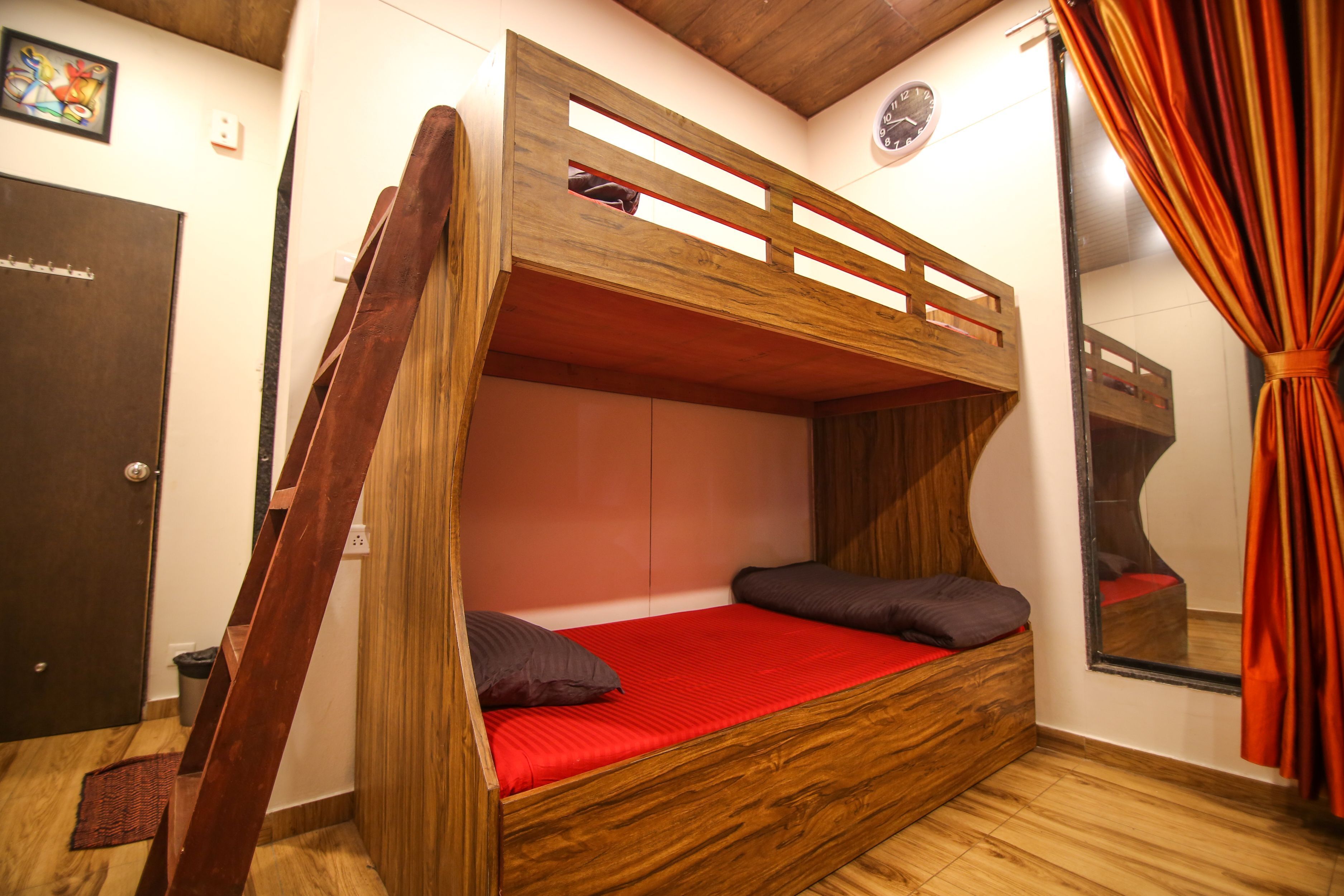 The Bob house 3*