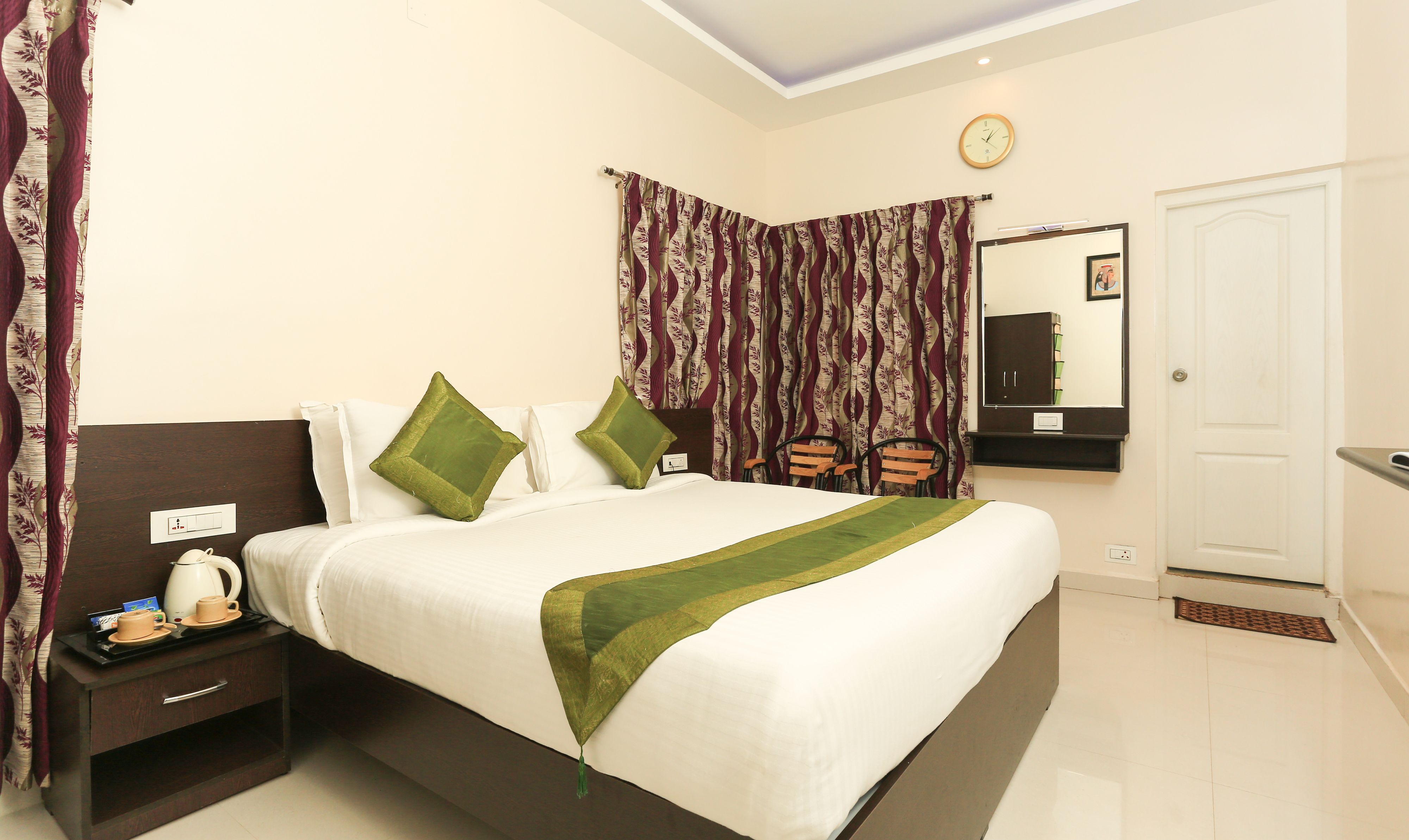 Treebo Light House, 900 Mtrs From Botanical Garden 3*