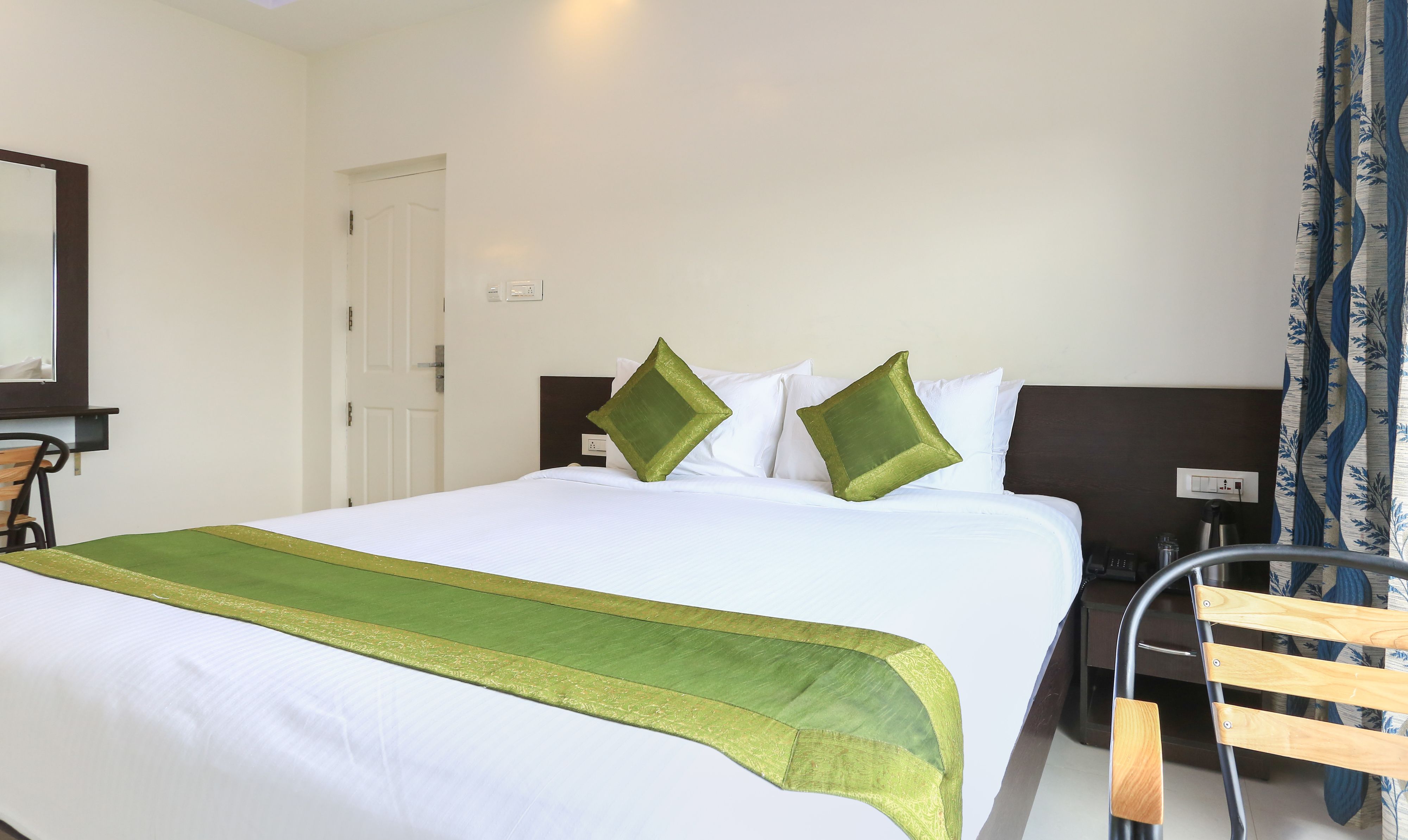 Treebo Light House, 900 Mtrs From Botanical Garden 3*