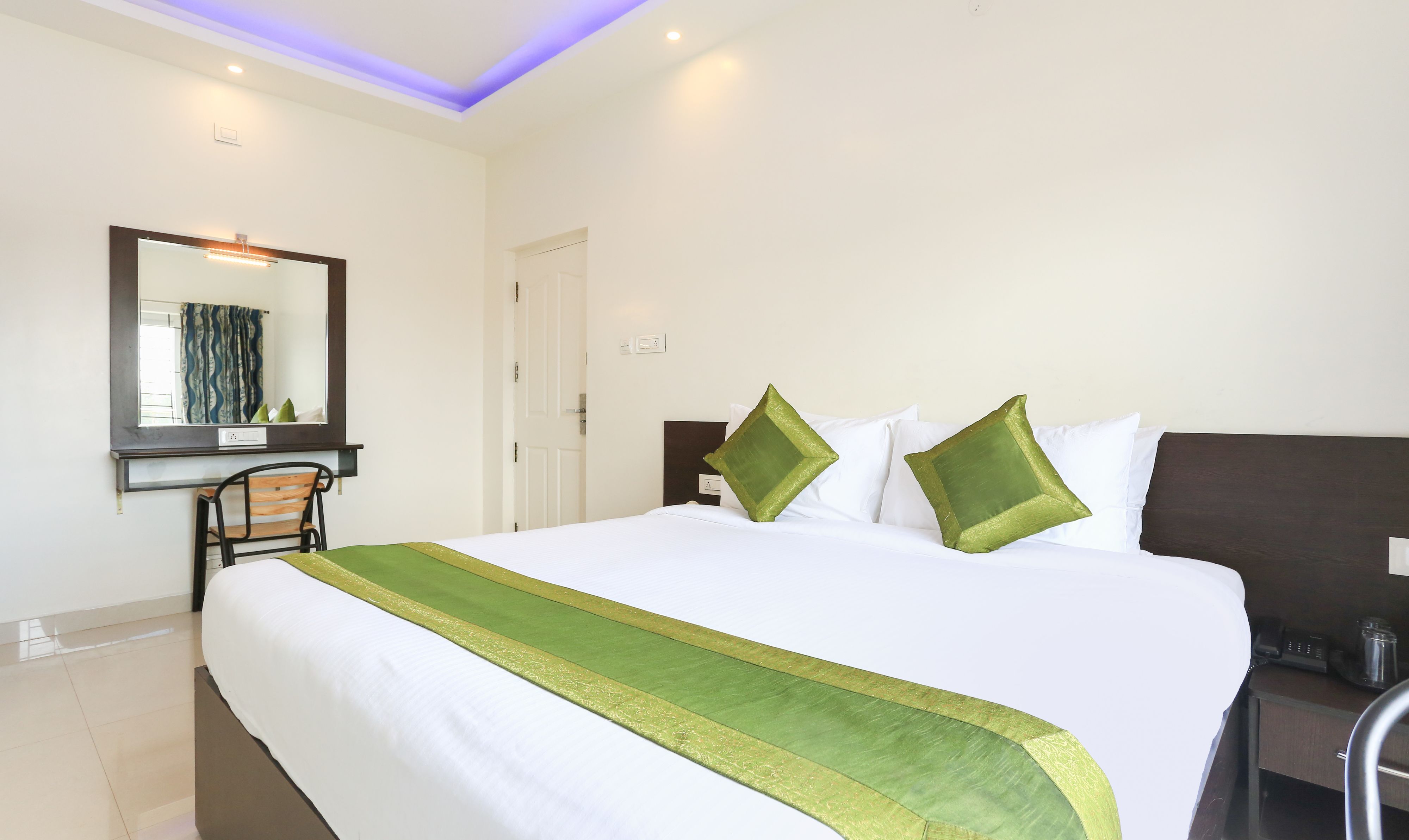 Treebo Light House, 900 Mtrs From Botanical Garden 3*