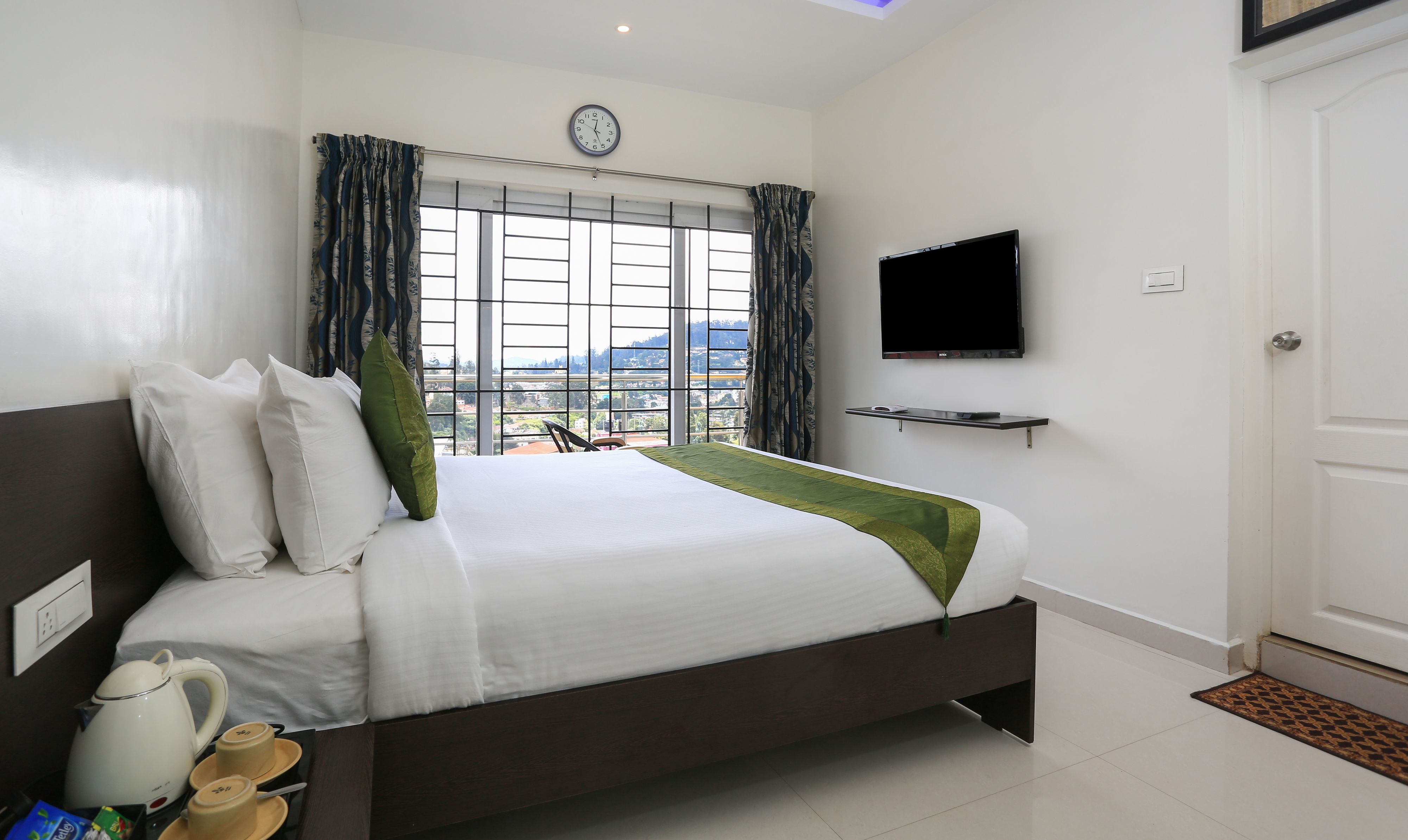 Treebo Light House, 900 Mtrs From Botanical Garden 3*