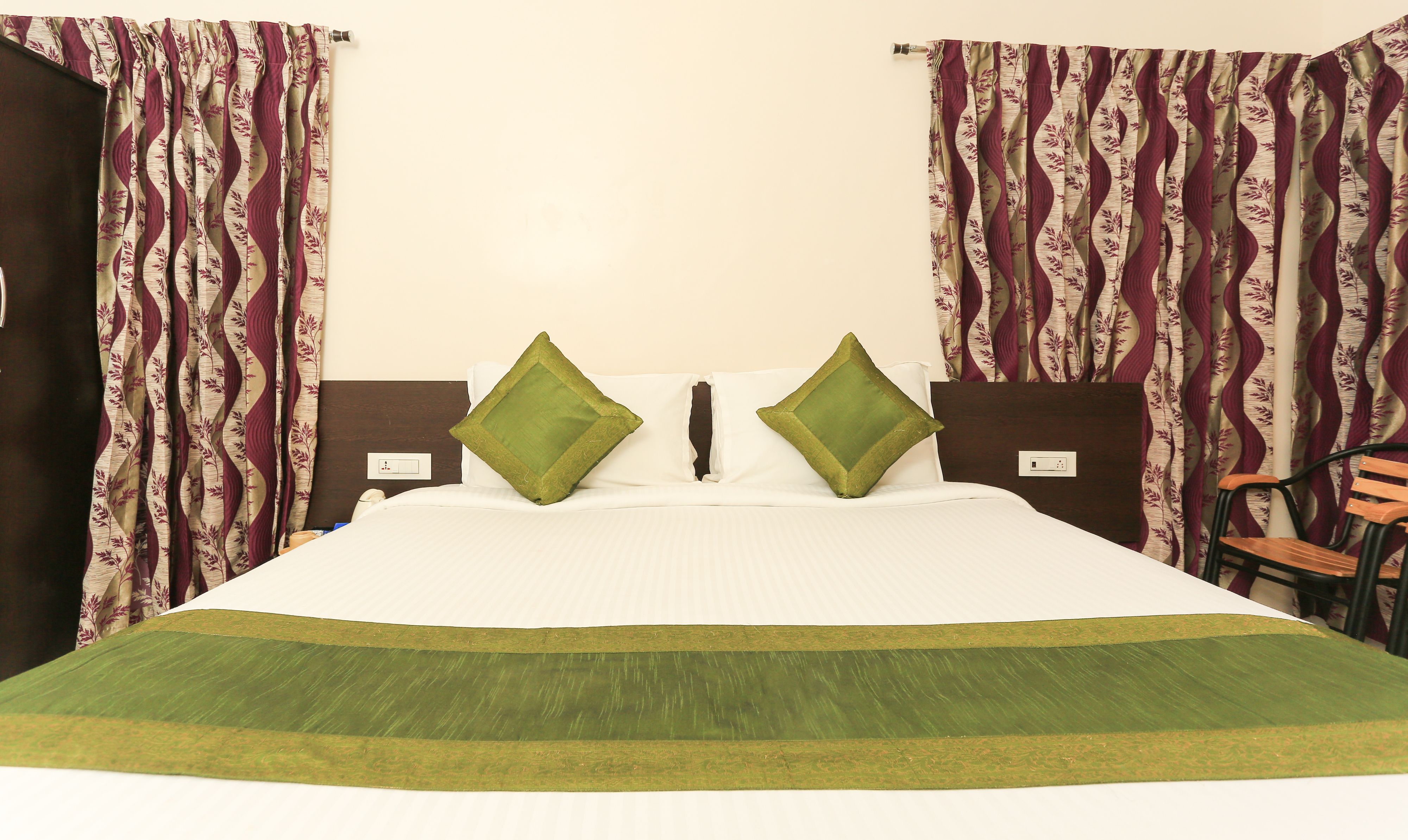 Treebo Light House, 900 Mtrs From Botanical Garden 3*