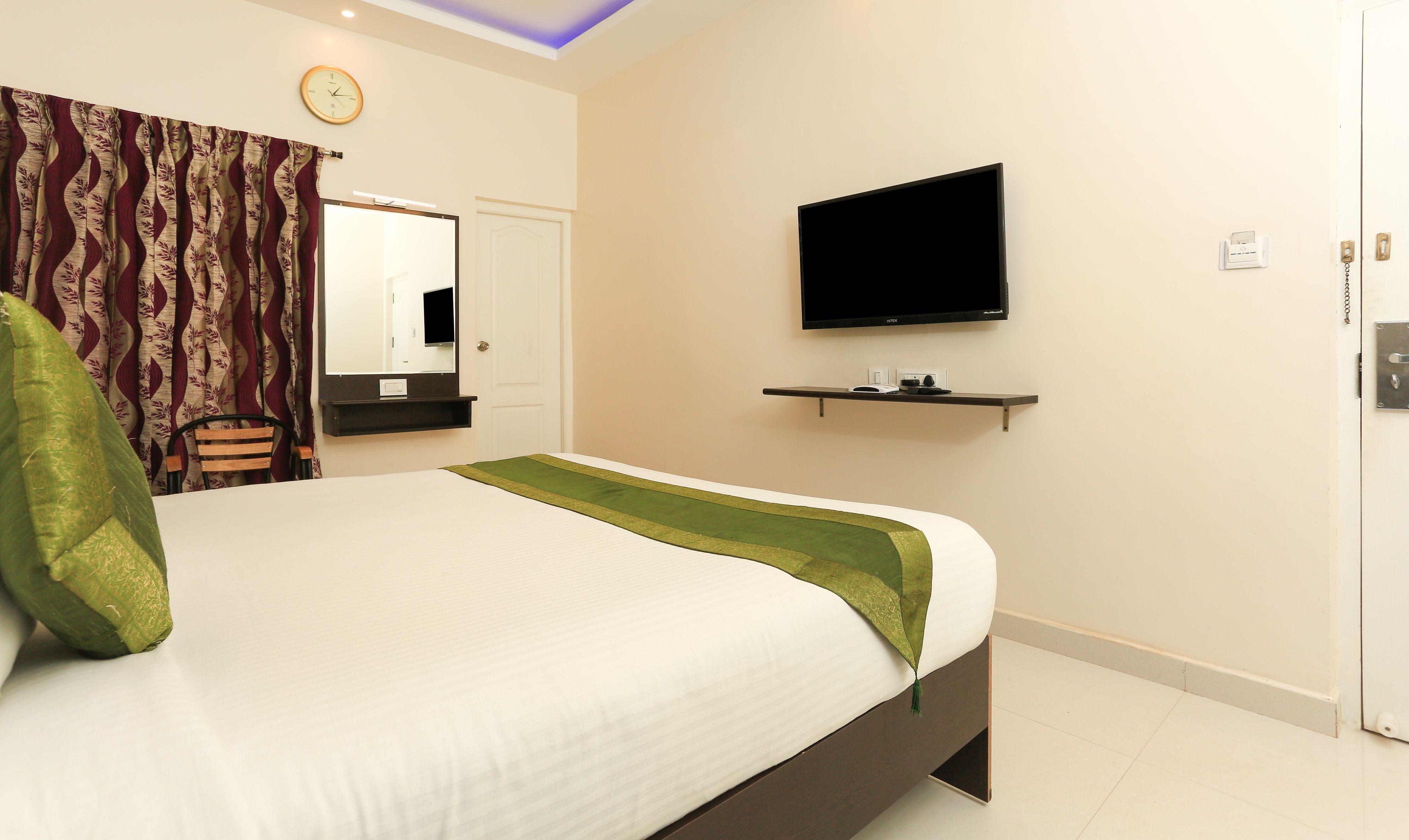 Treebo Light House, 900 Mtrs From Botanical Garden 3*