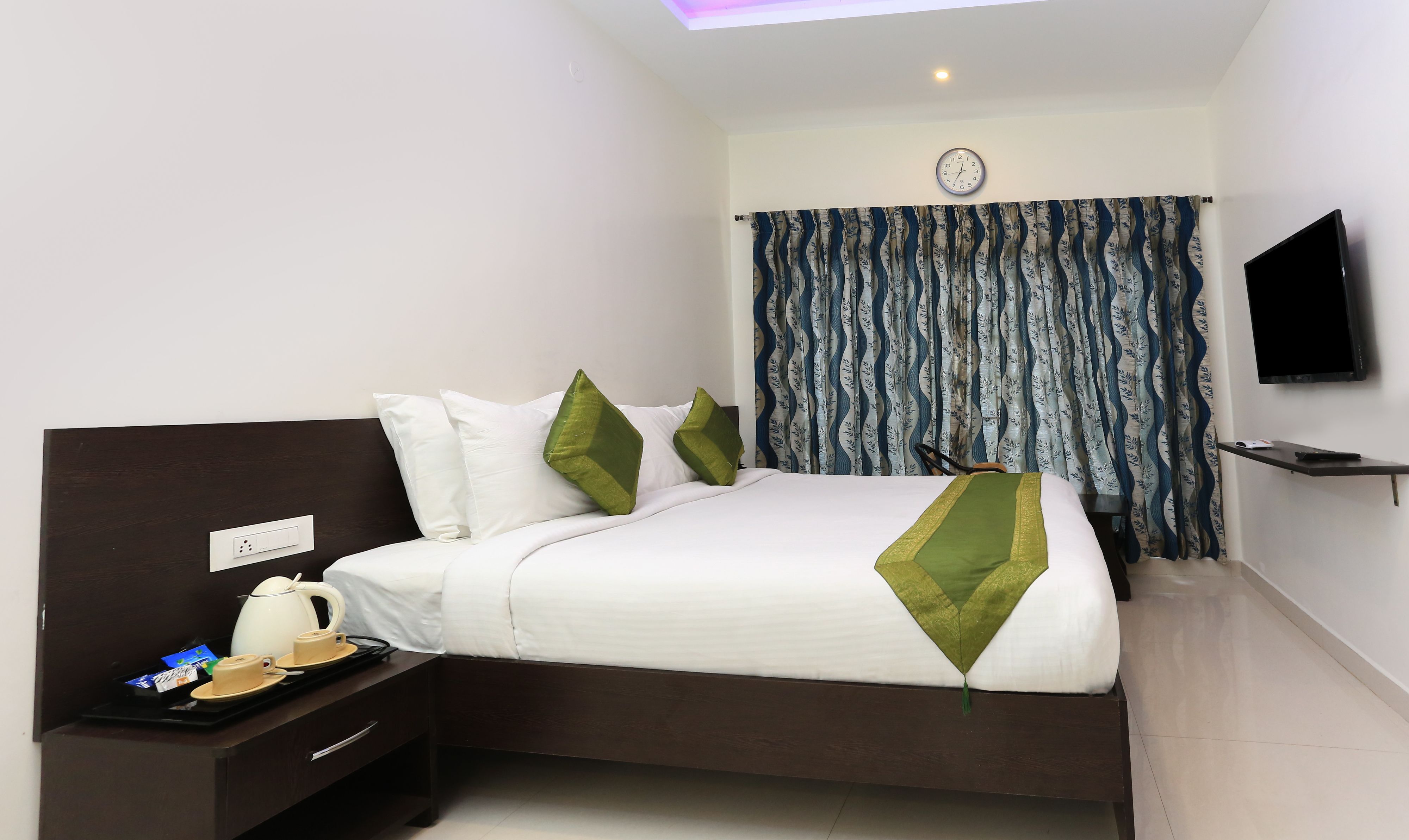 Treebo Light House, 900 Mtrs From Botanical Garden 3*