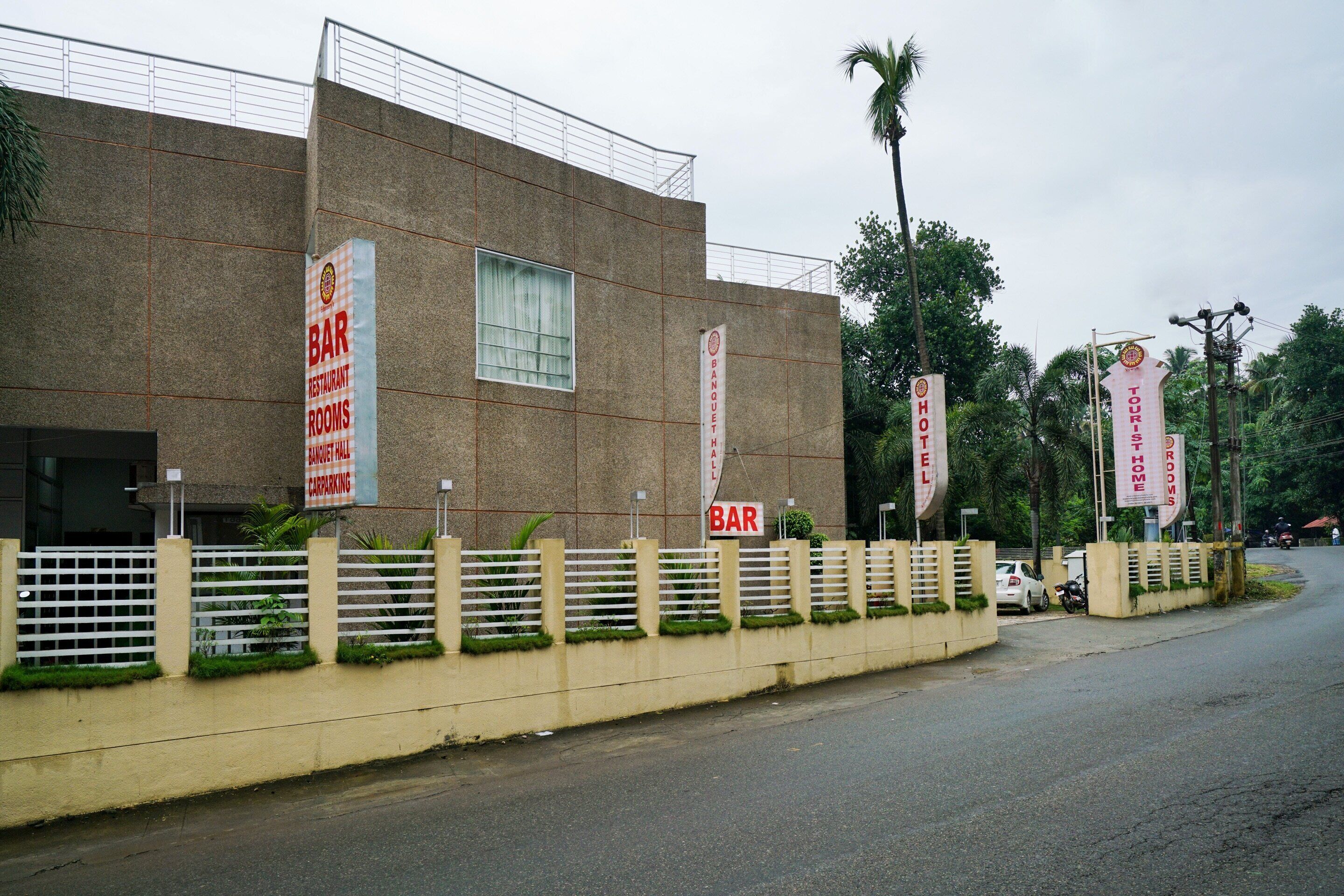 Capital O 15754 Mookkannoor Tourist Home 3*