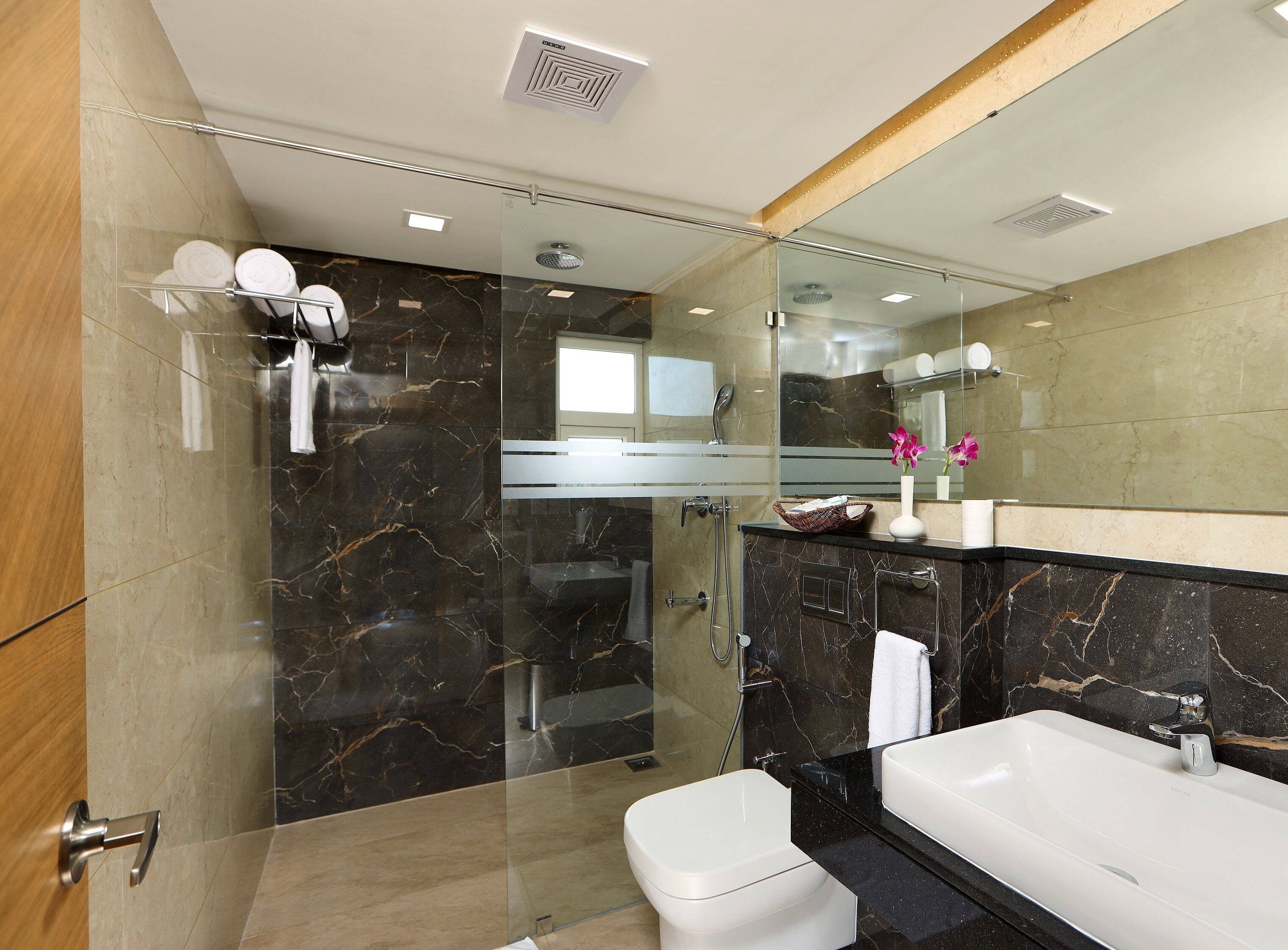 Flora Charishma Residency Aluva 3*