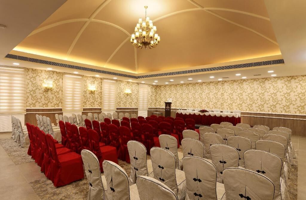 Flora Charishma Residency Aluva 3*