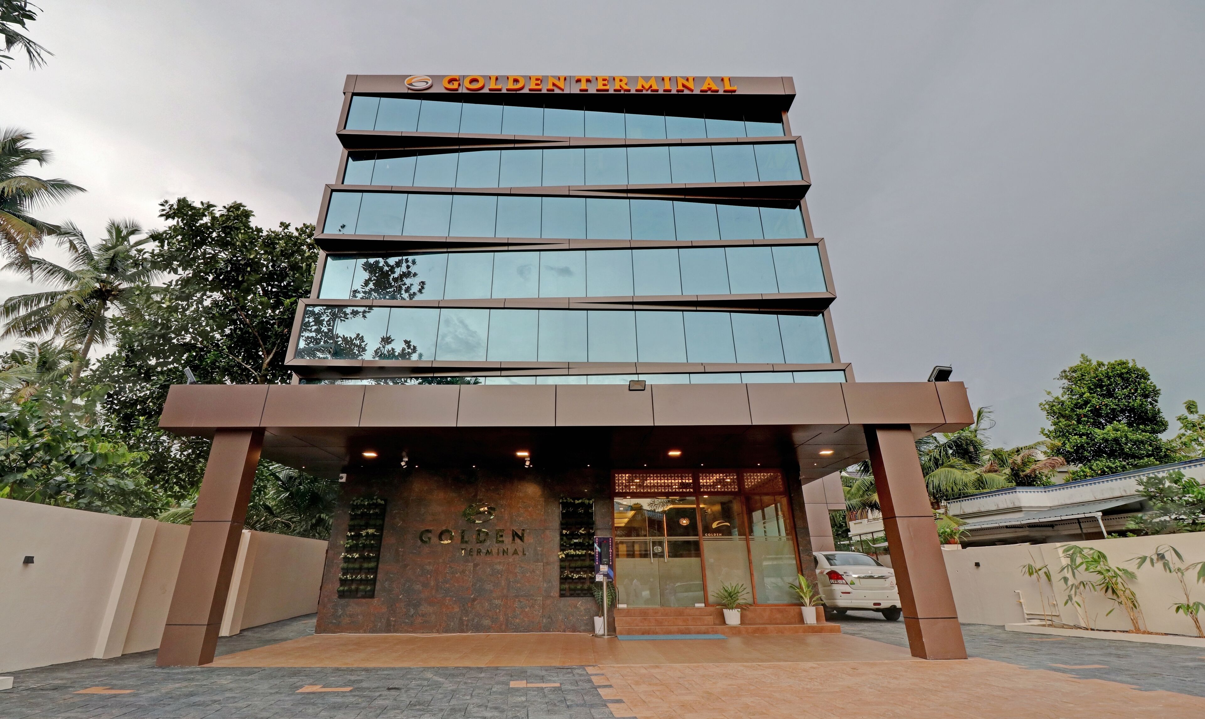 Treebo Golden Terminal, Kochi Airport 3*