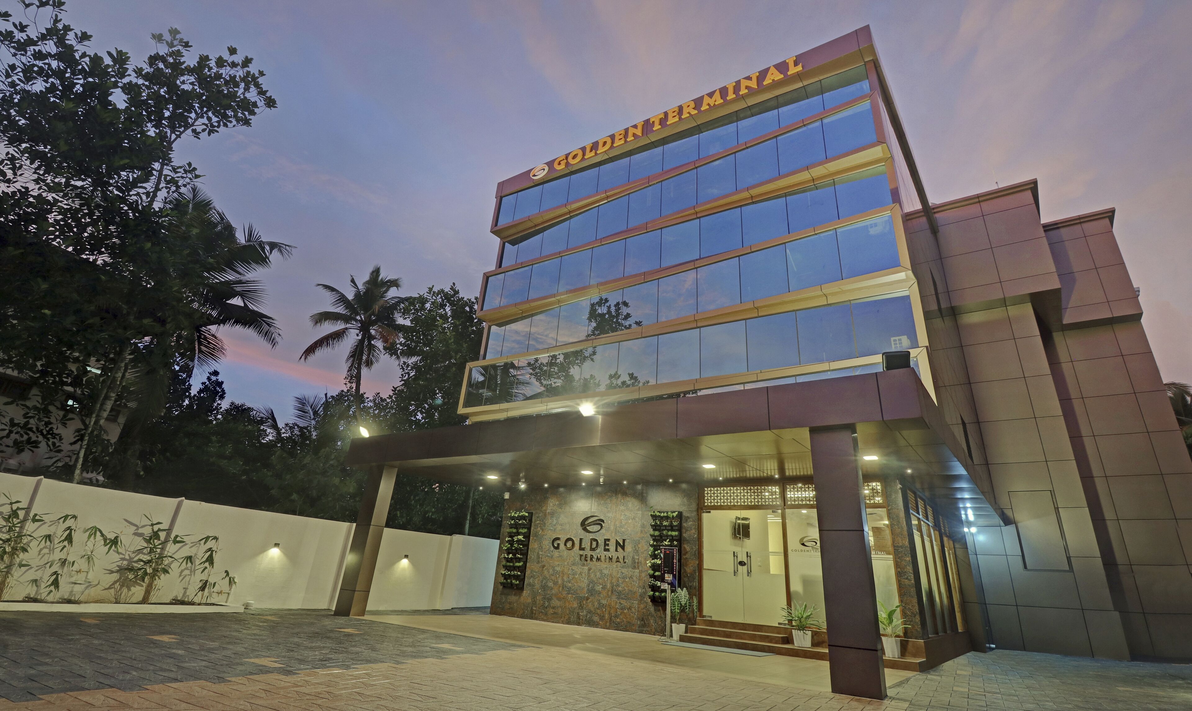 Treebo Golden Terminal, Kochi Airport 3*