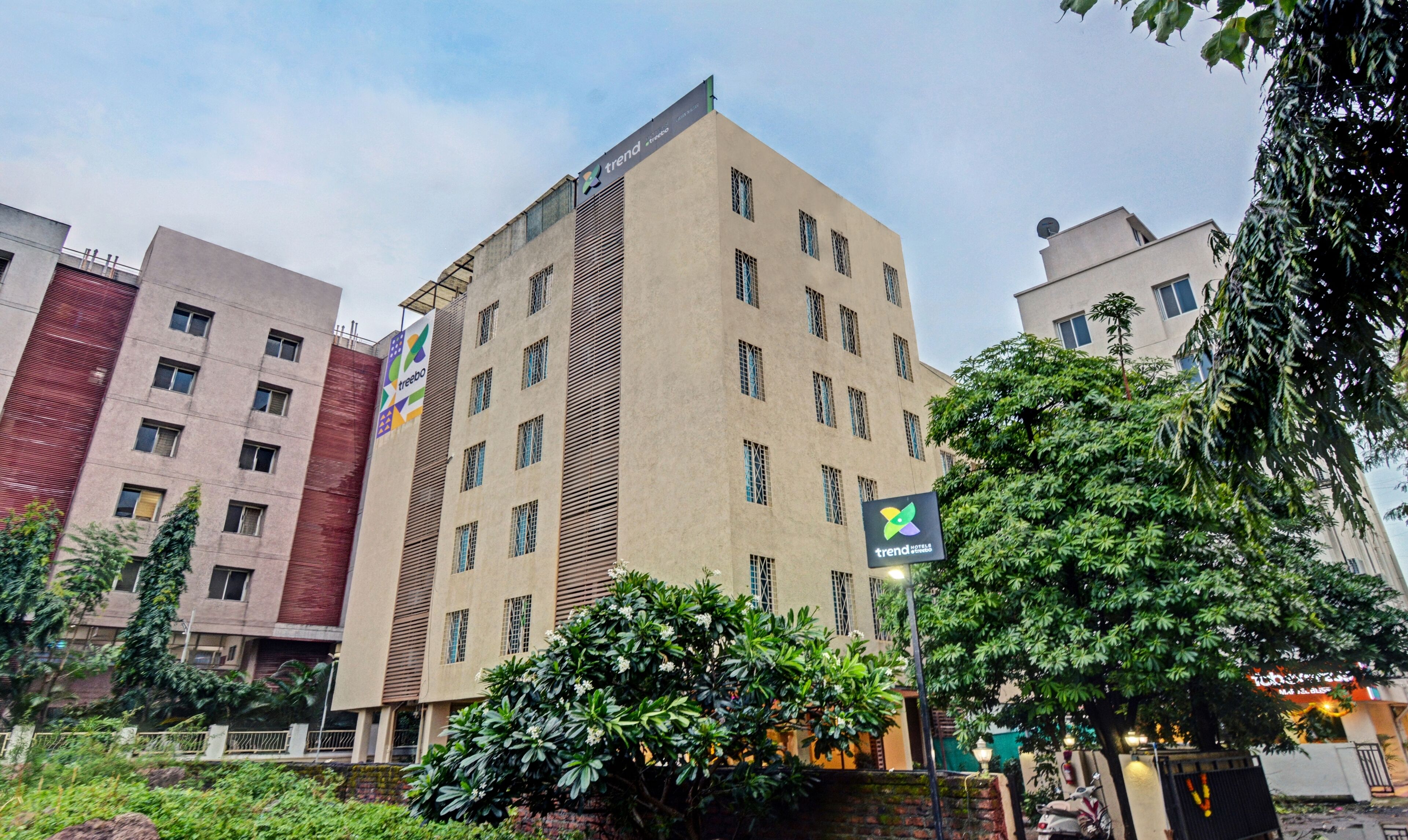 Treebo Iris Suites 3*