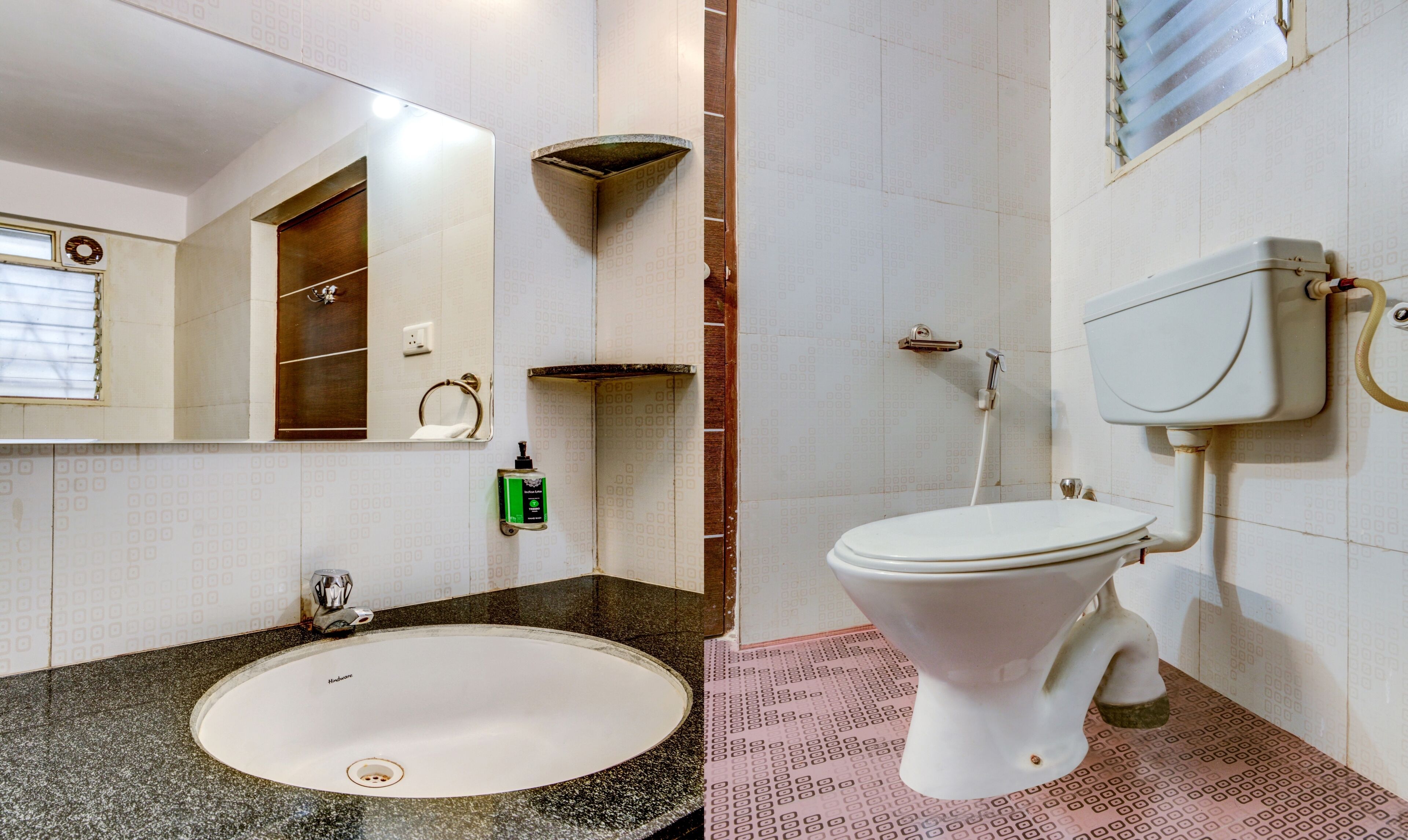 Treebo Iris Suites 3*