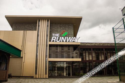 THE RUNWAY HOTEL 3*