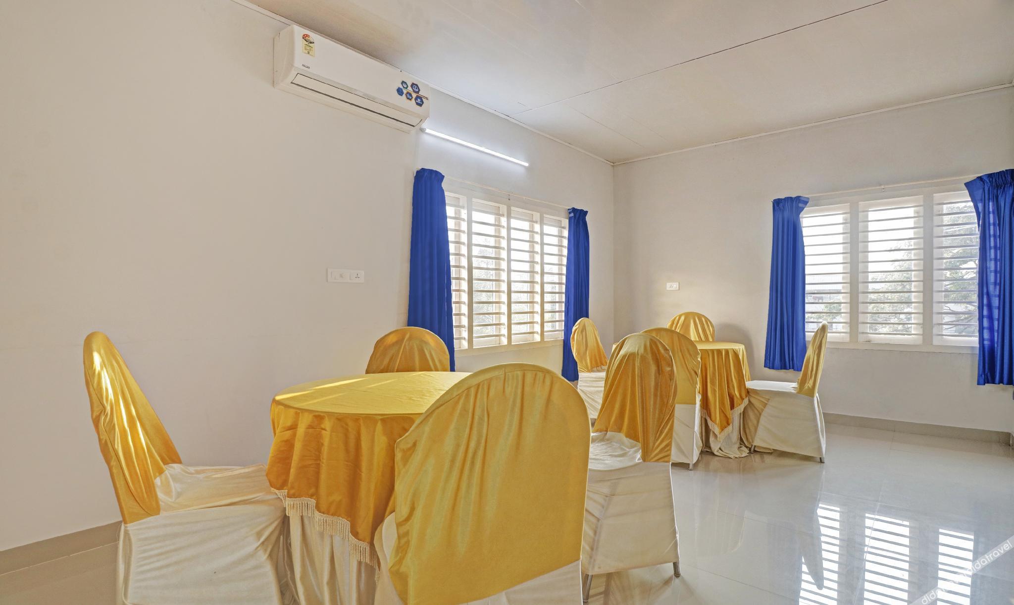 Treebo Thoduvas Star Plaza Cochin Airport 3*