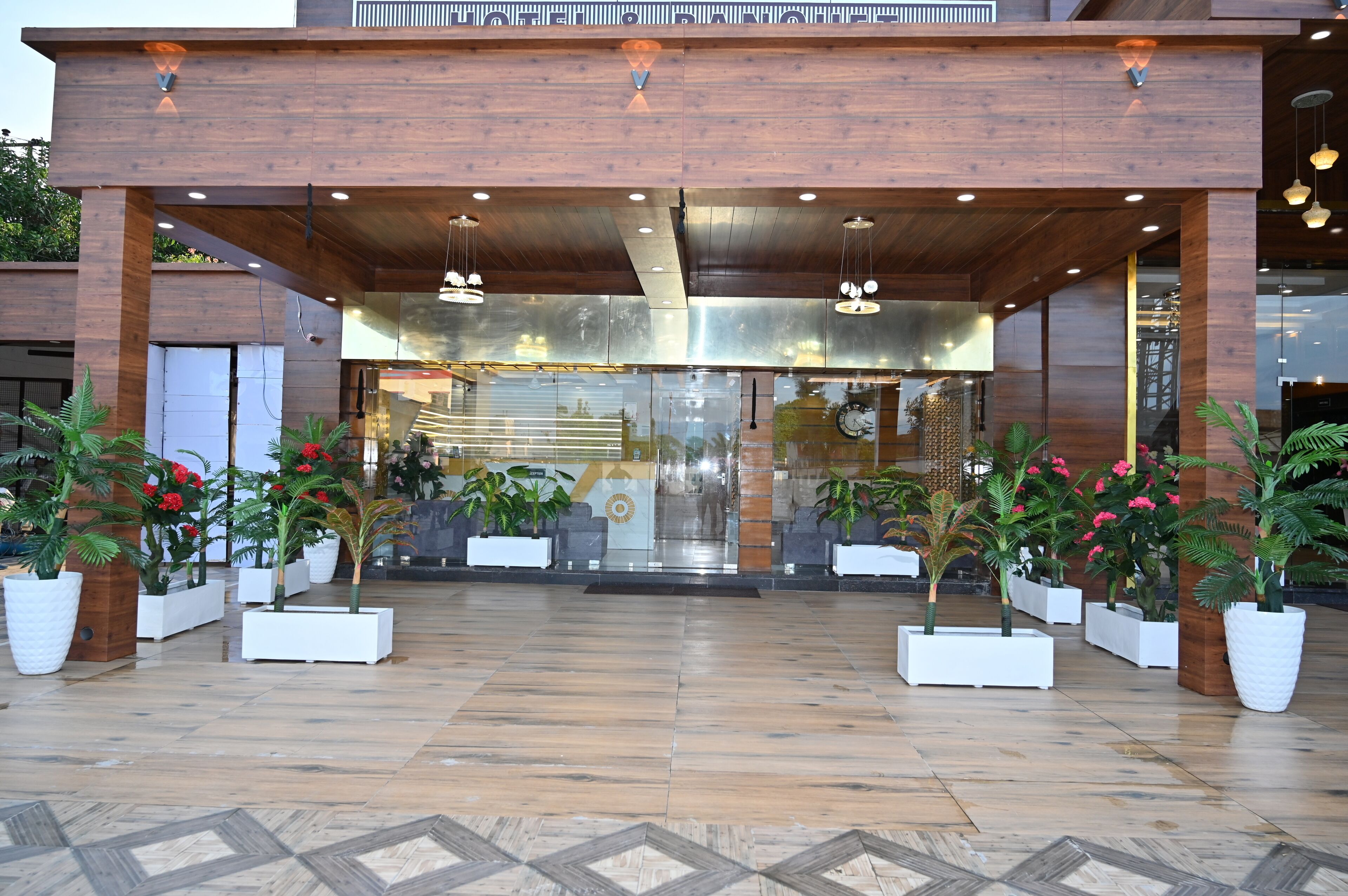 Hotel Vasdaa Grand 3*