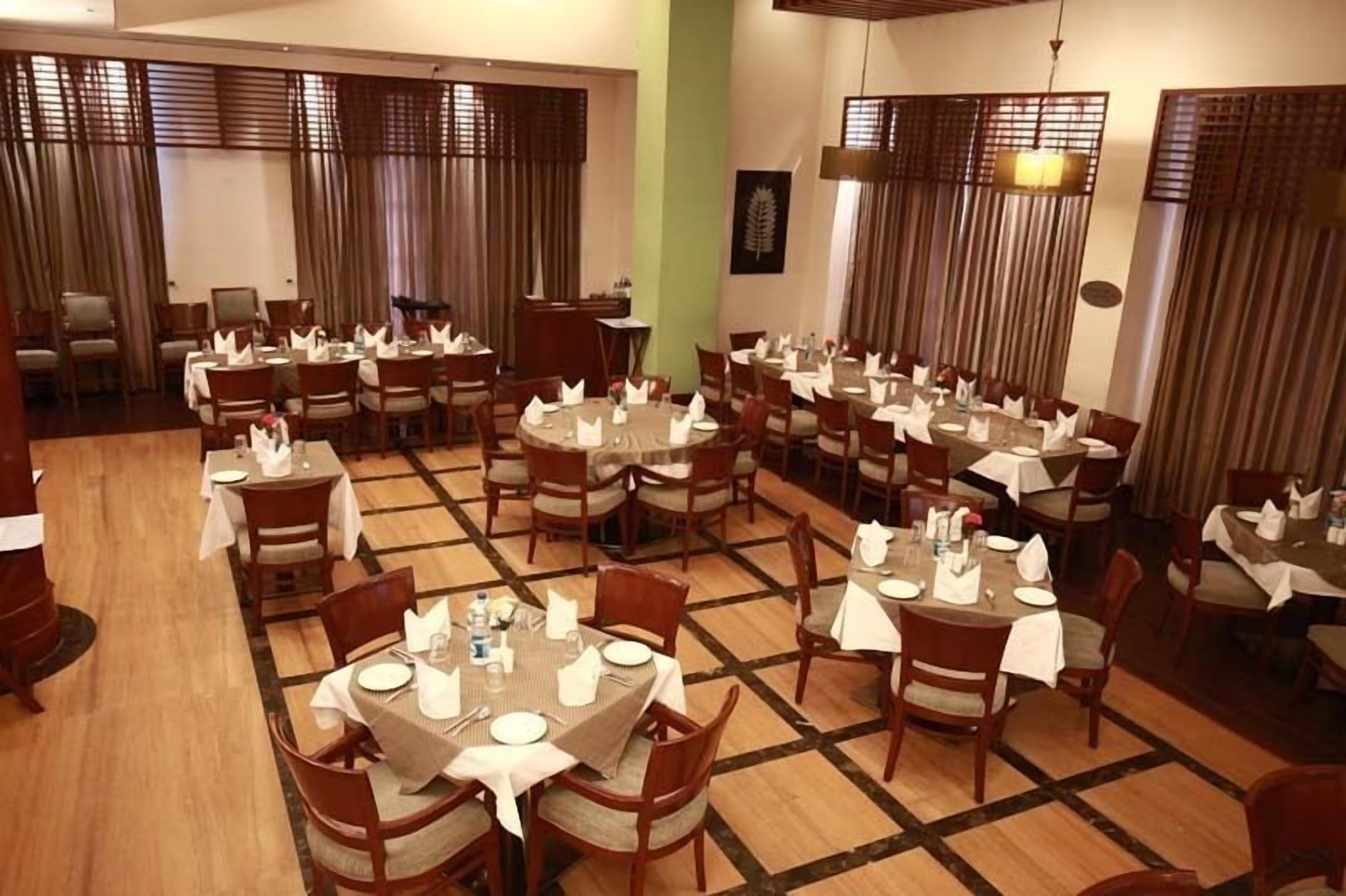 DLF Club 3 4*