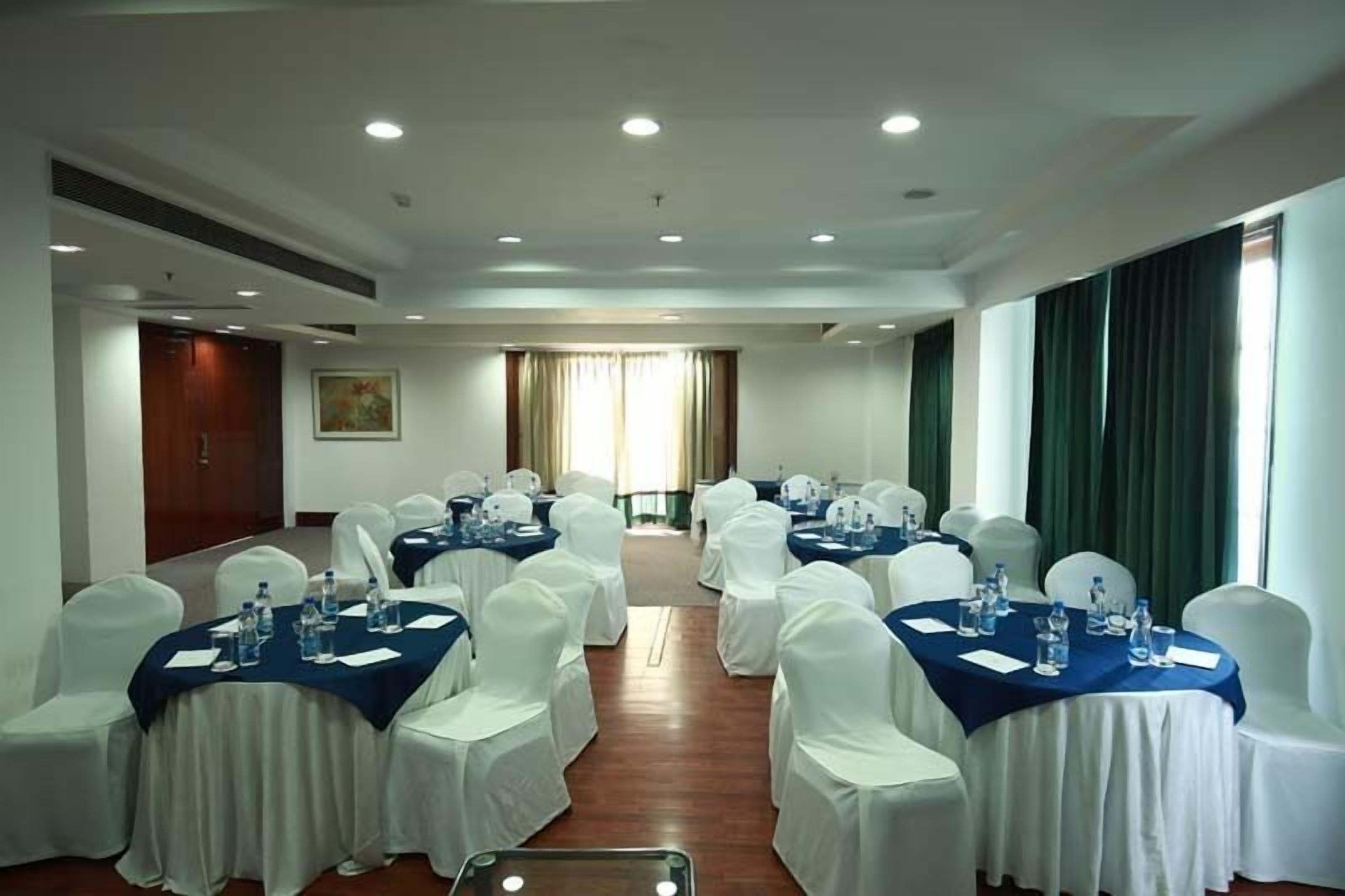 DLF Club 3 4*