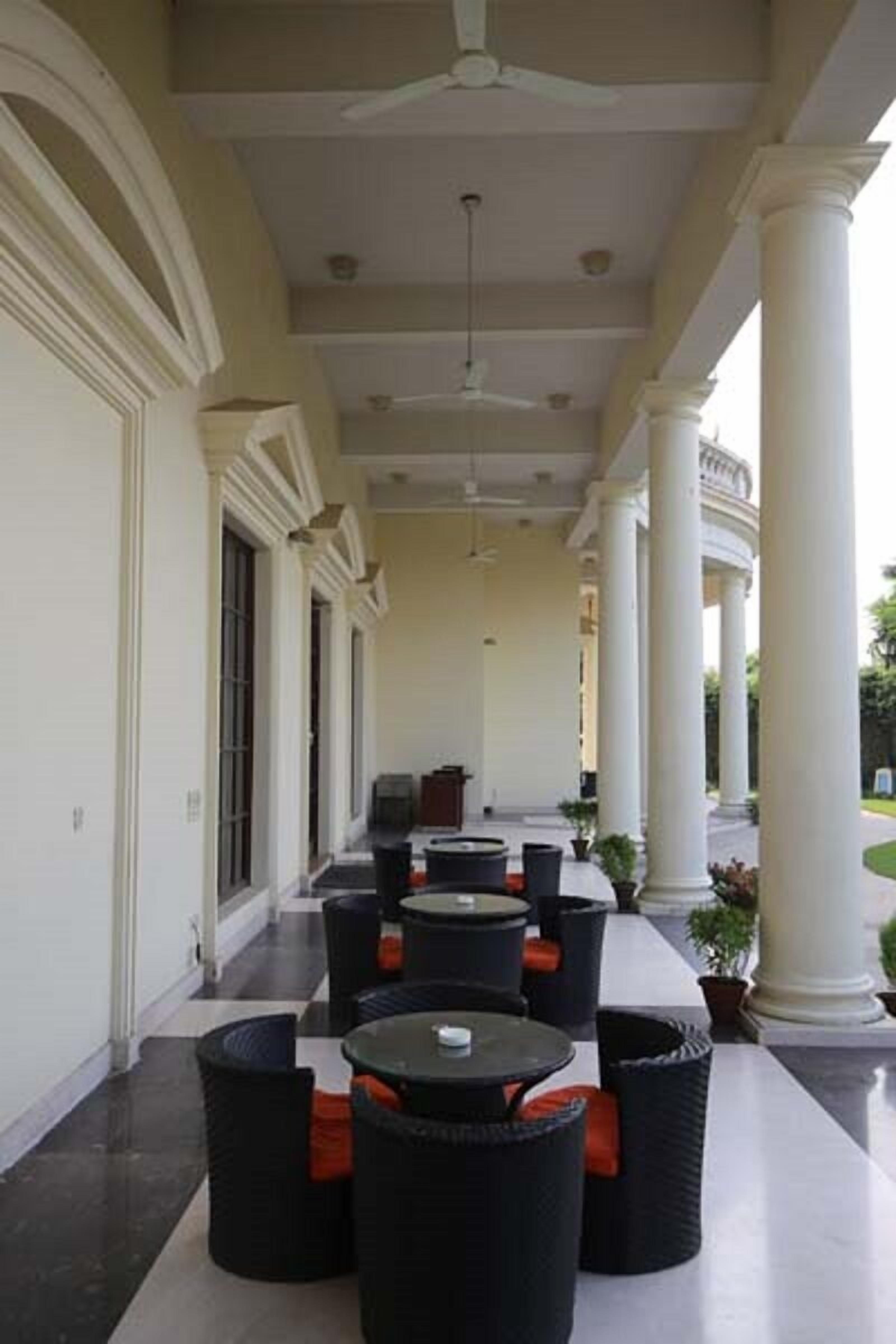 DLF Club 3 4*