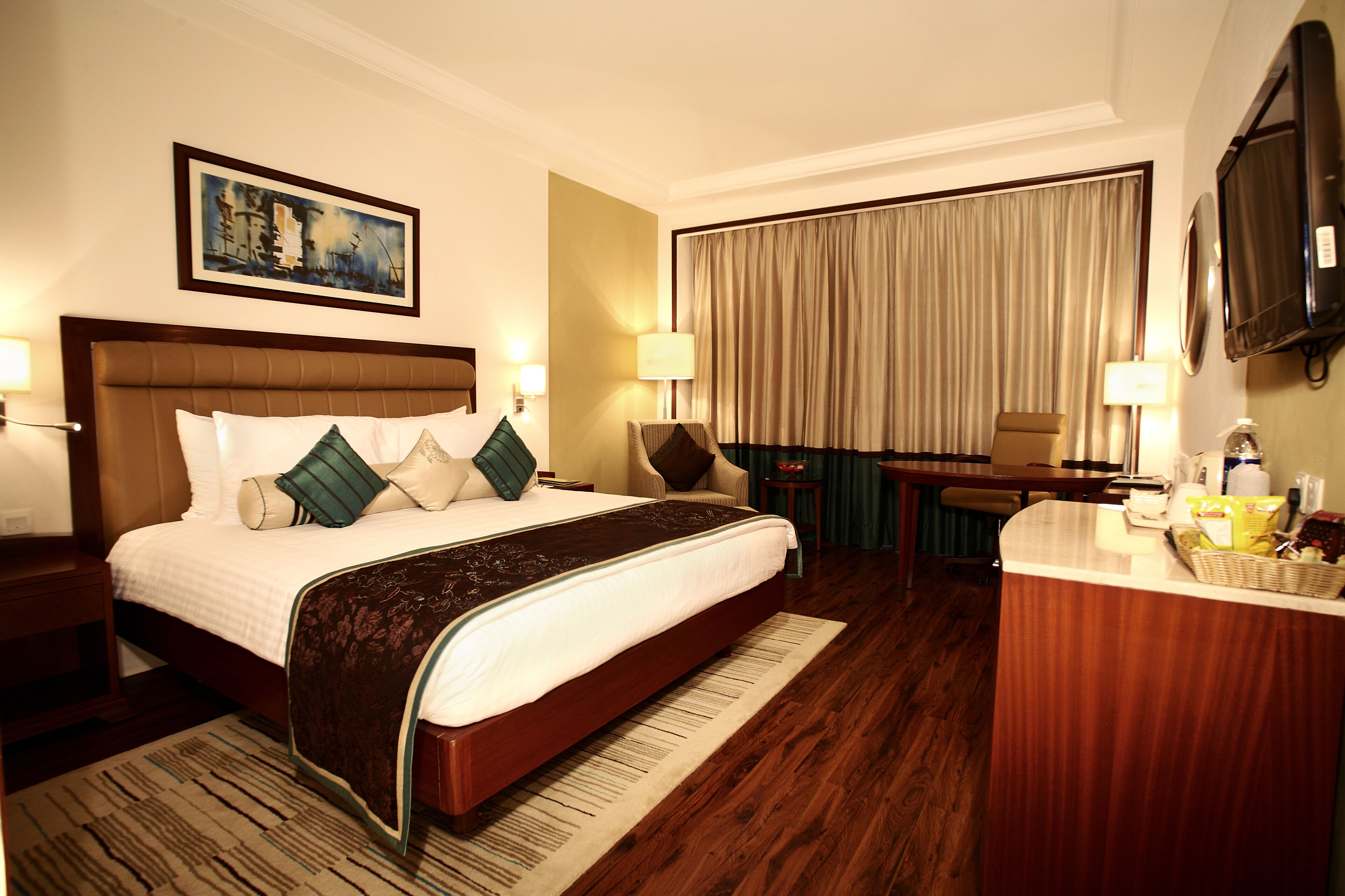 DLF Club 3 4*