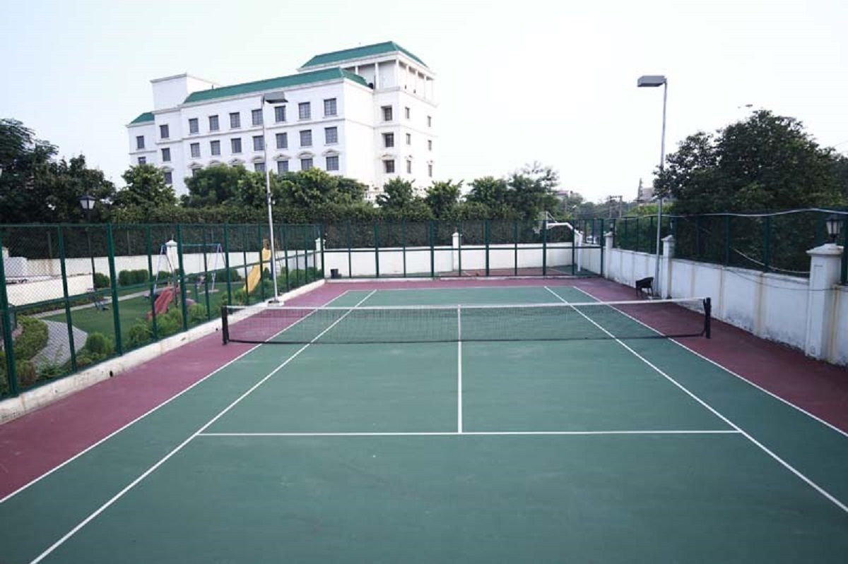 DLF Club 3 4*