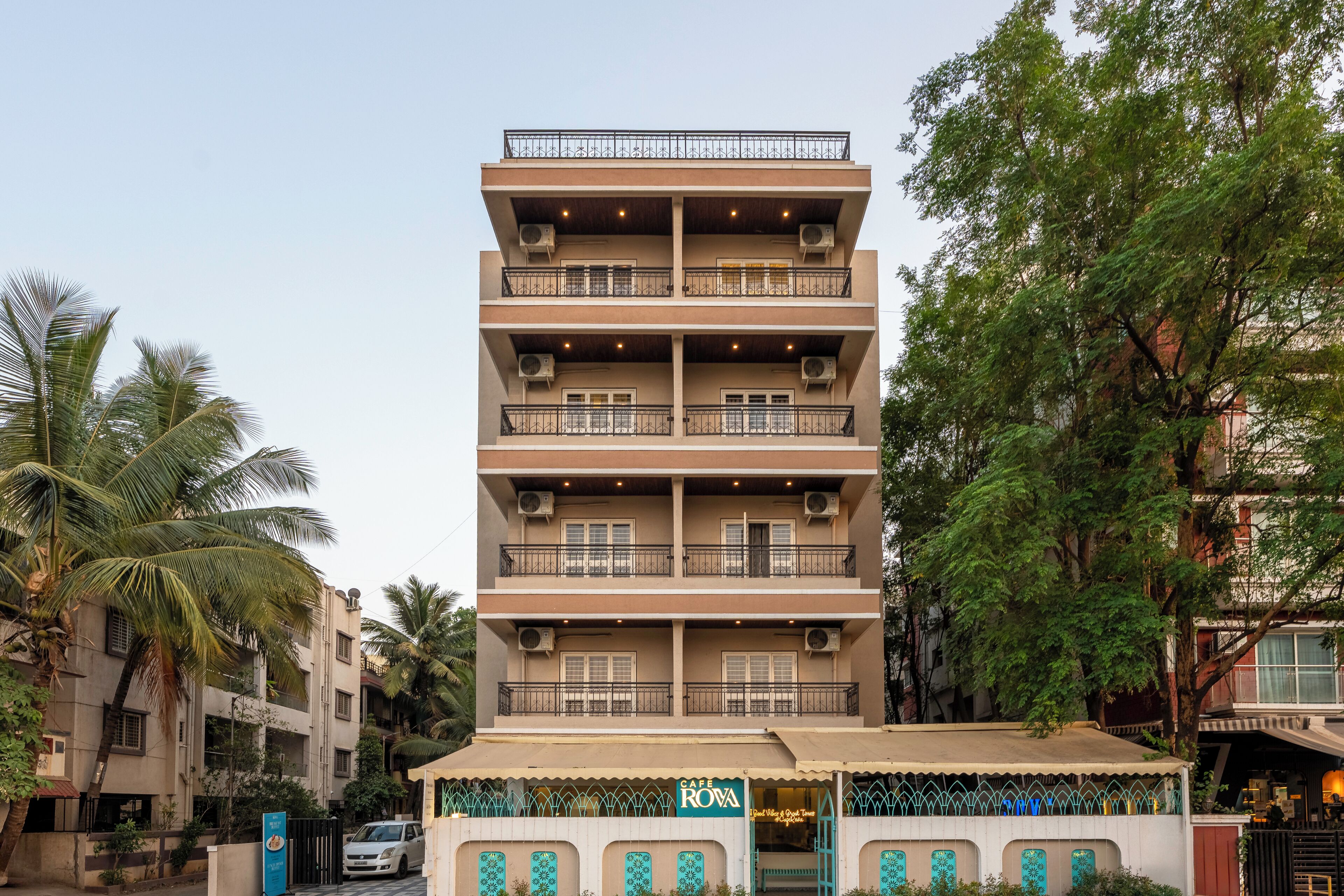 StayBird Divine Suites Business Hotel 3*