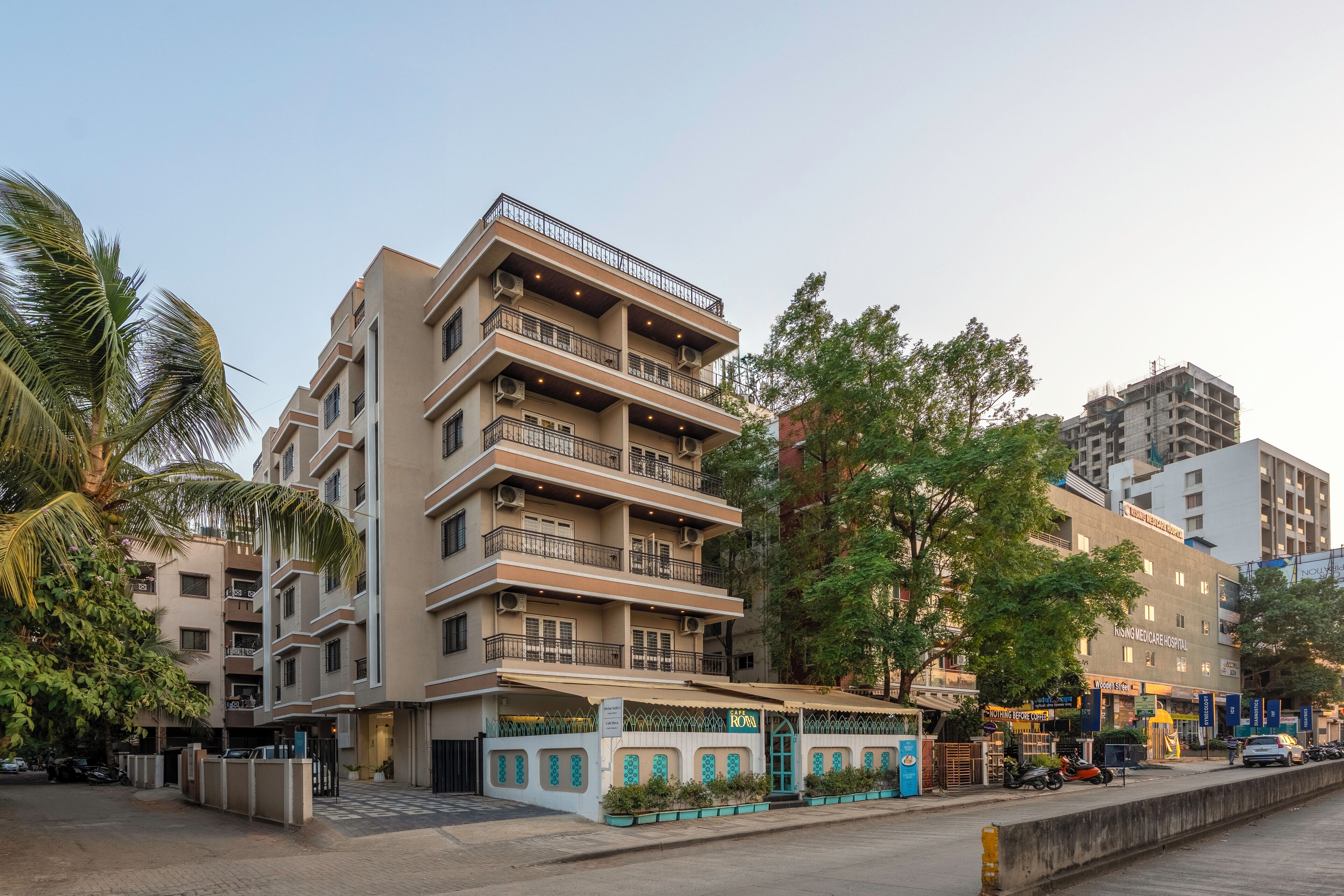 StayBird Divine Suites Business Hotel 3*