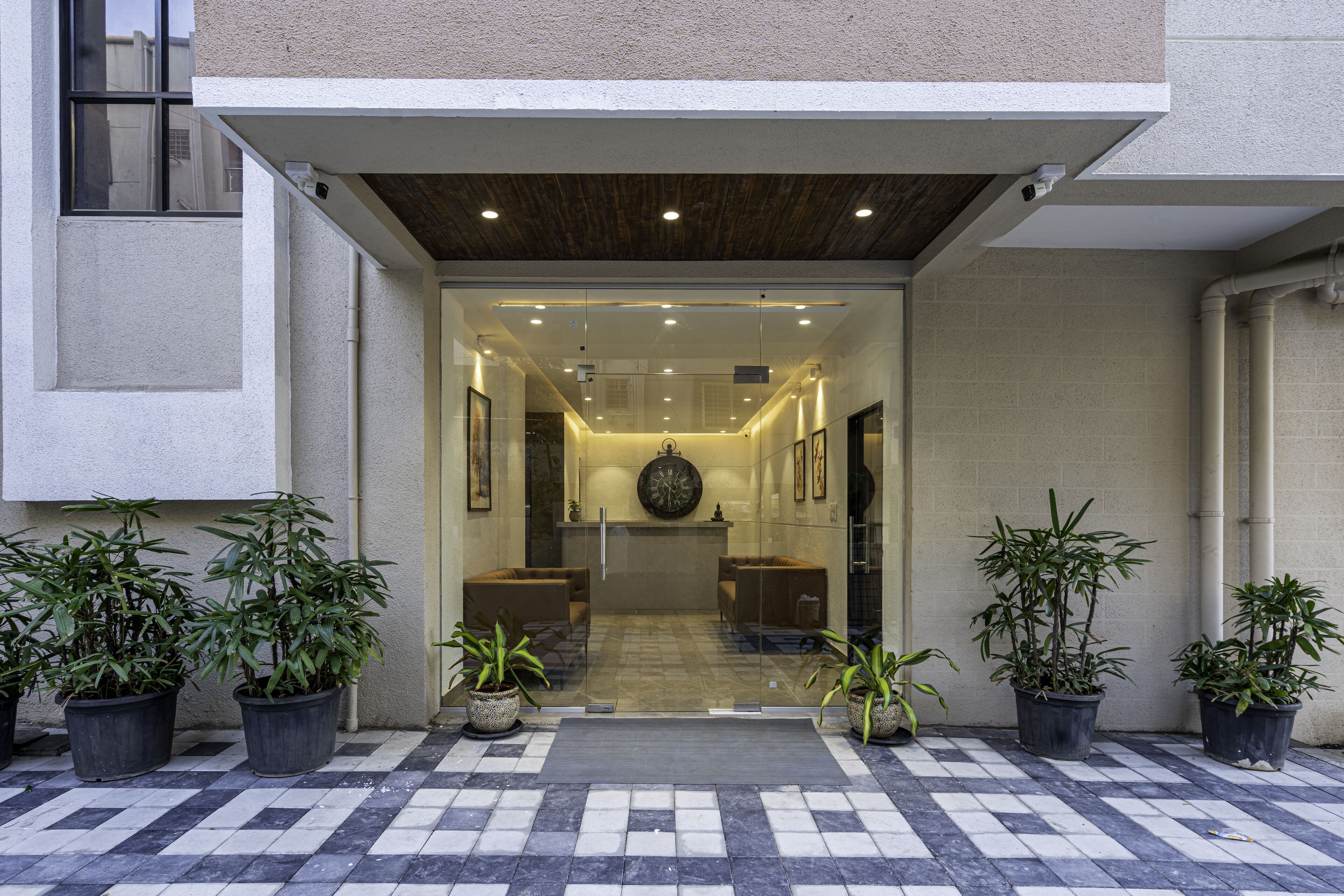 StayBird Divine Suites Business Hotel 3*
