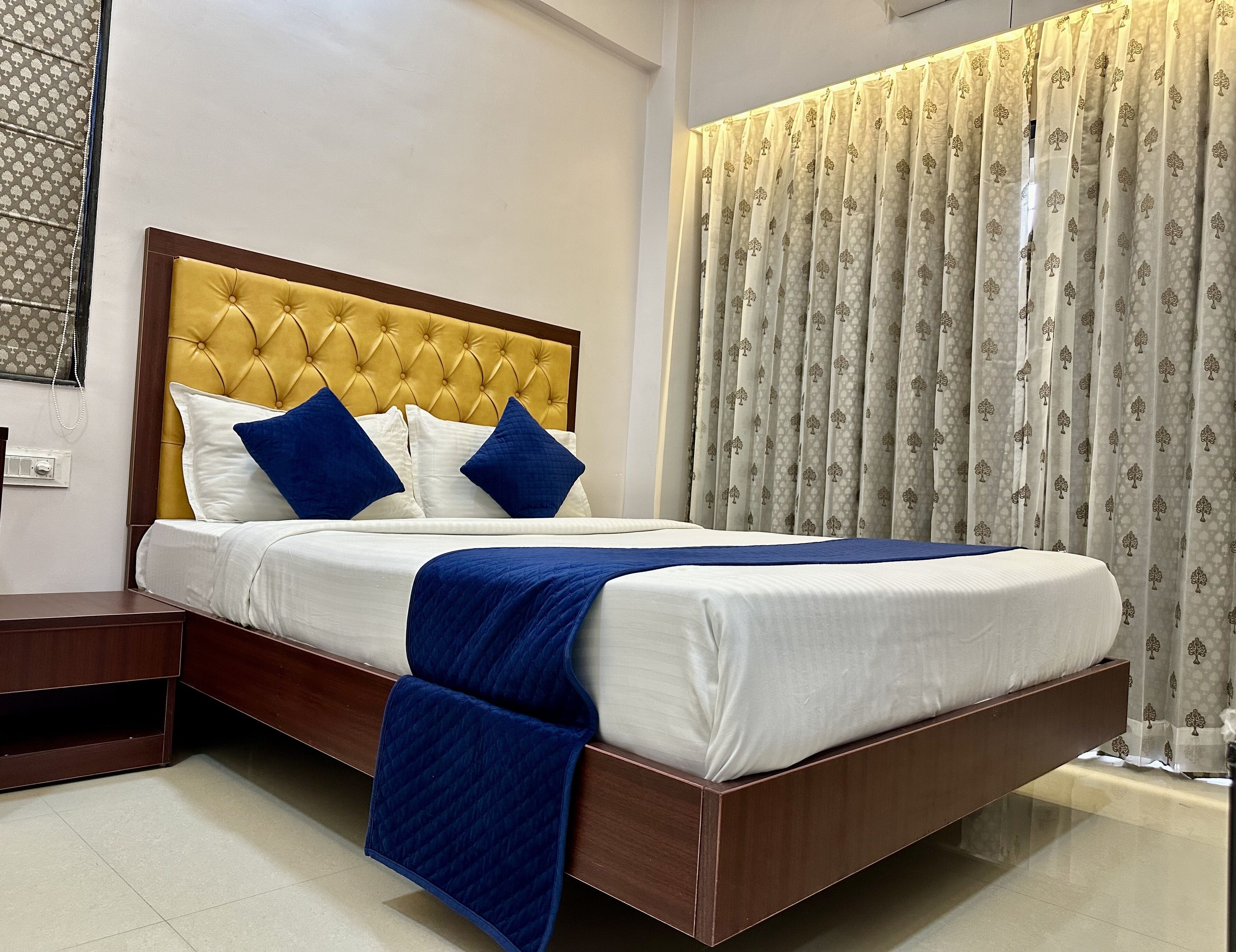 StayBird Divine Suites Business Hotel 3*