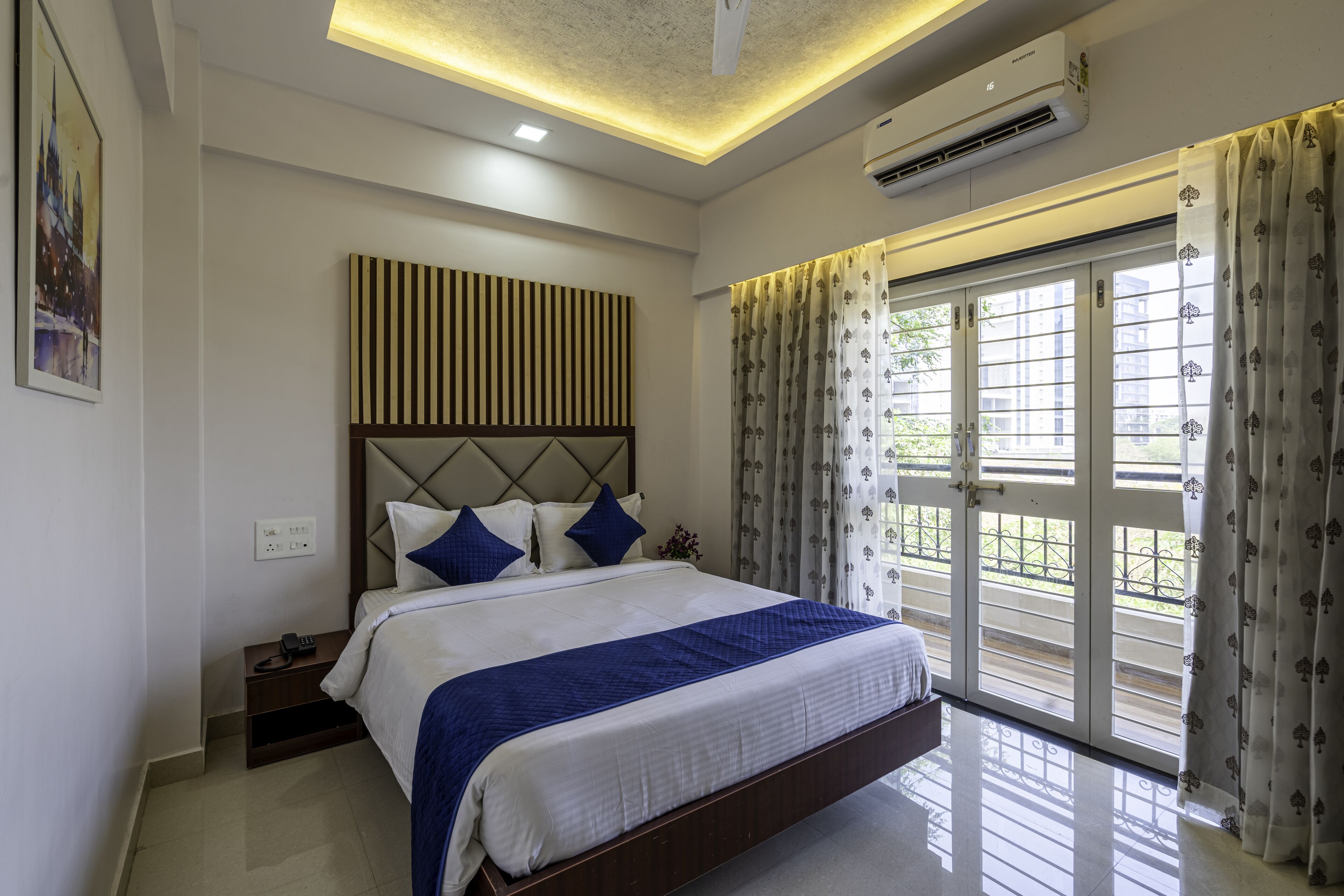 StayBird Divine Suites Business Hotel 3*