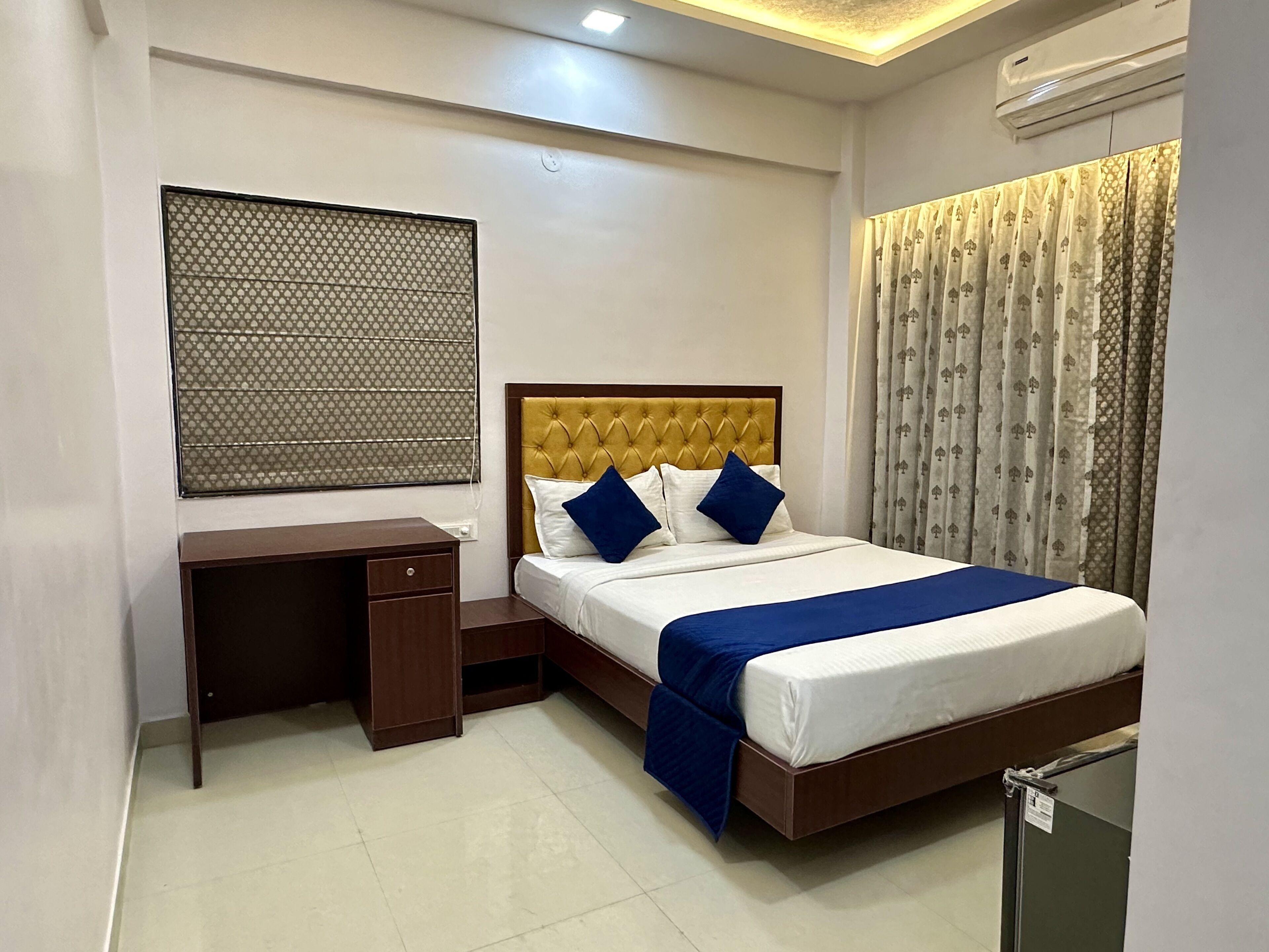 StayBird Divine Suites Business Hotel 3*