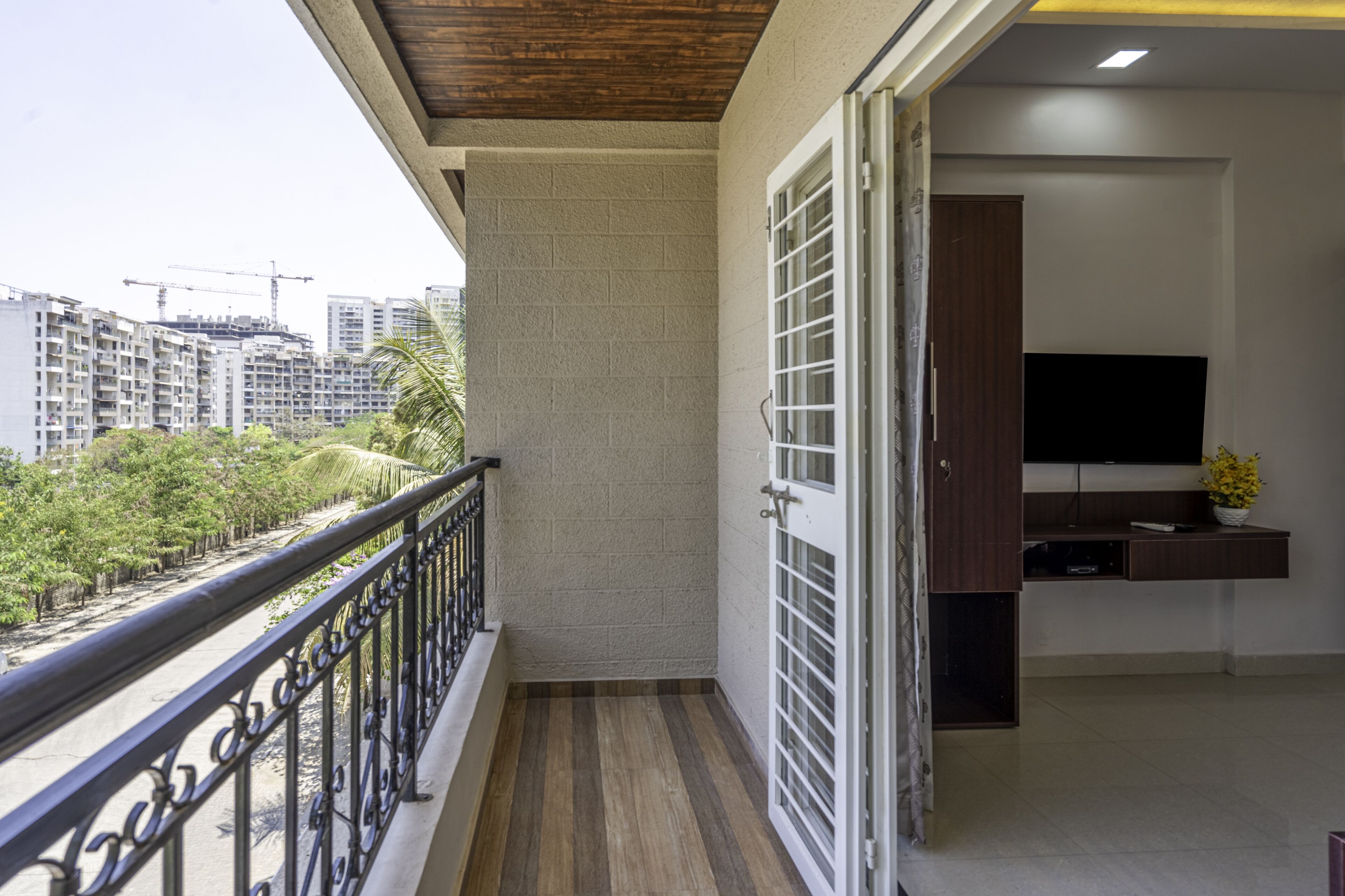 StayBird Divine Suites Business Hotel 3*