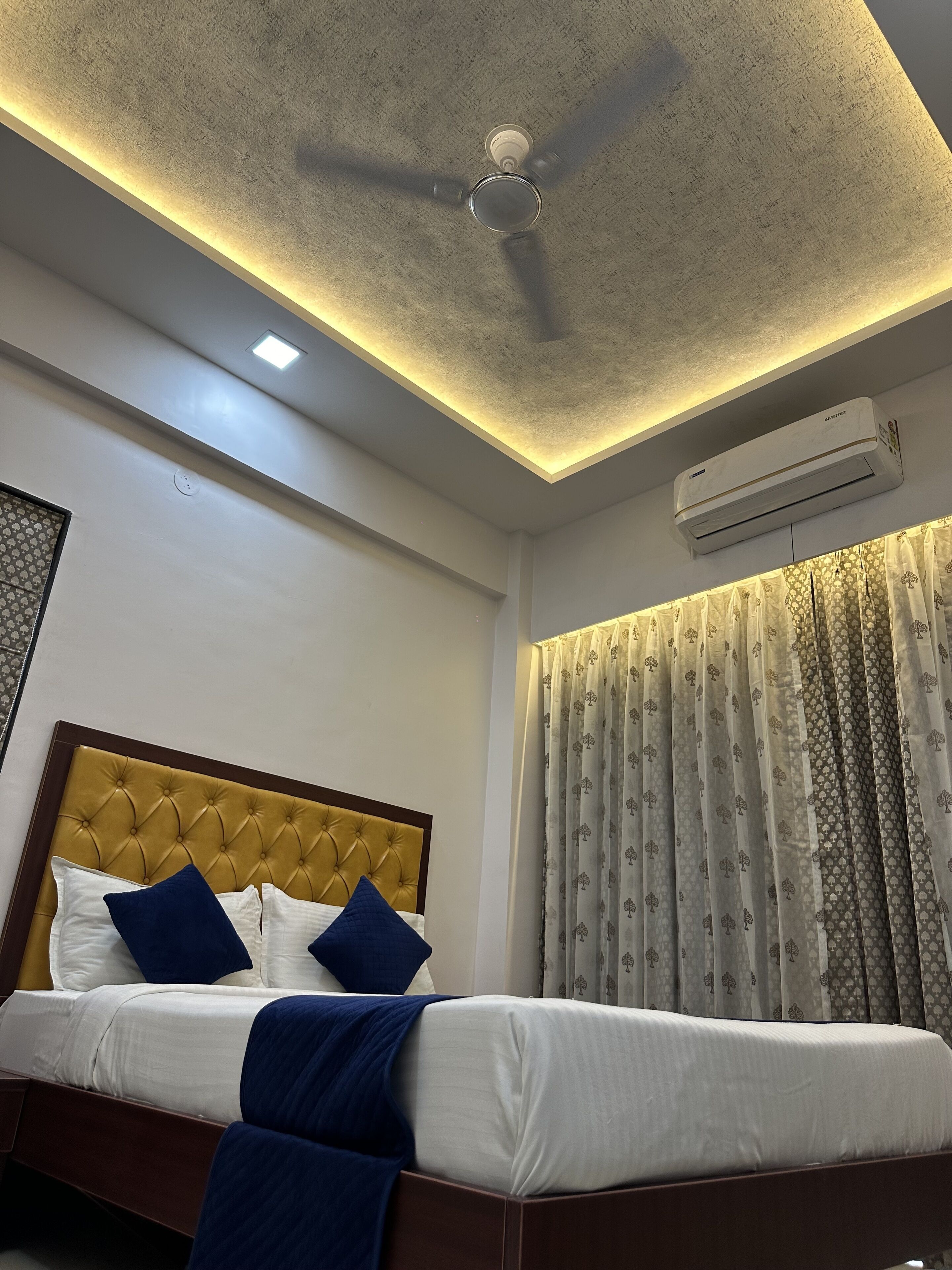 StayBird Divine Suites Business Hotel 3*