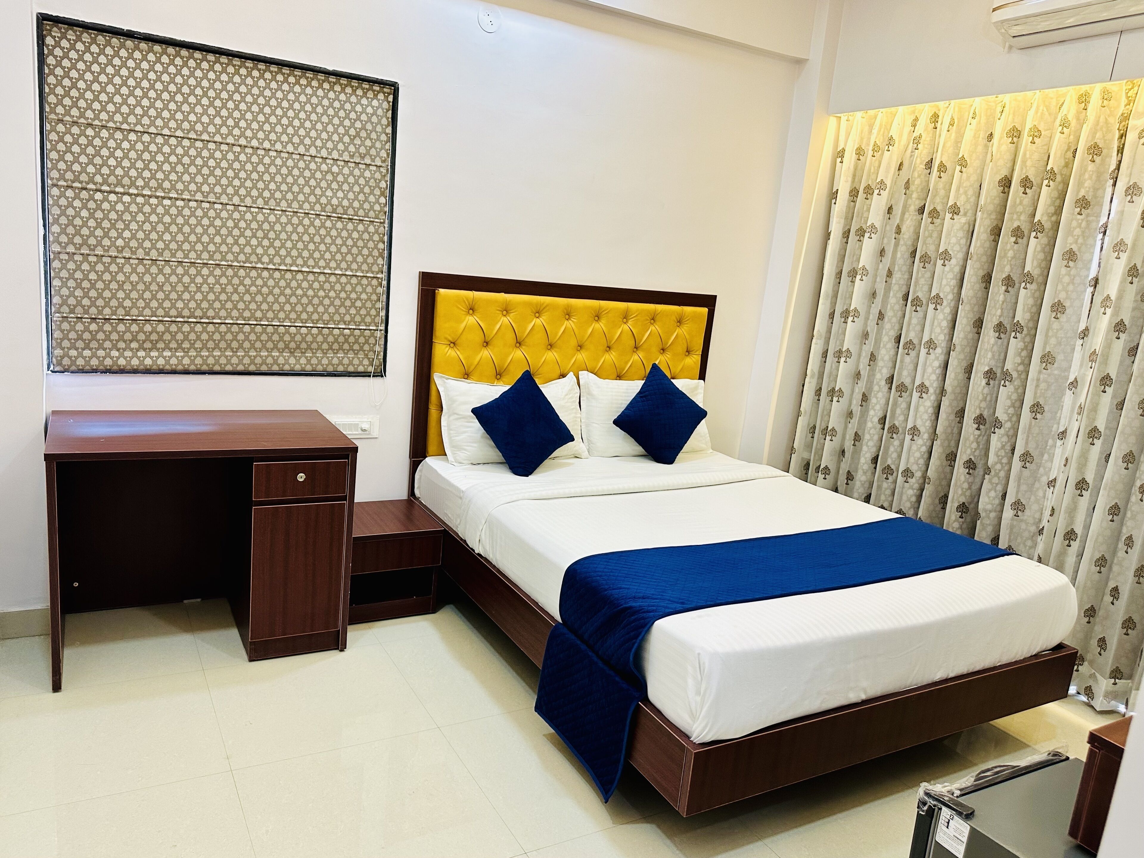 StayBird Divine Suites Business Hotel 3*