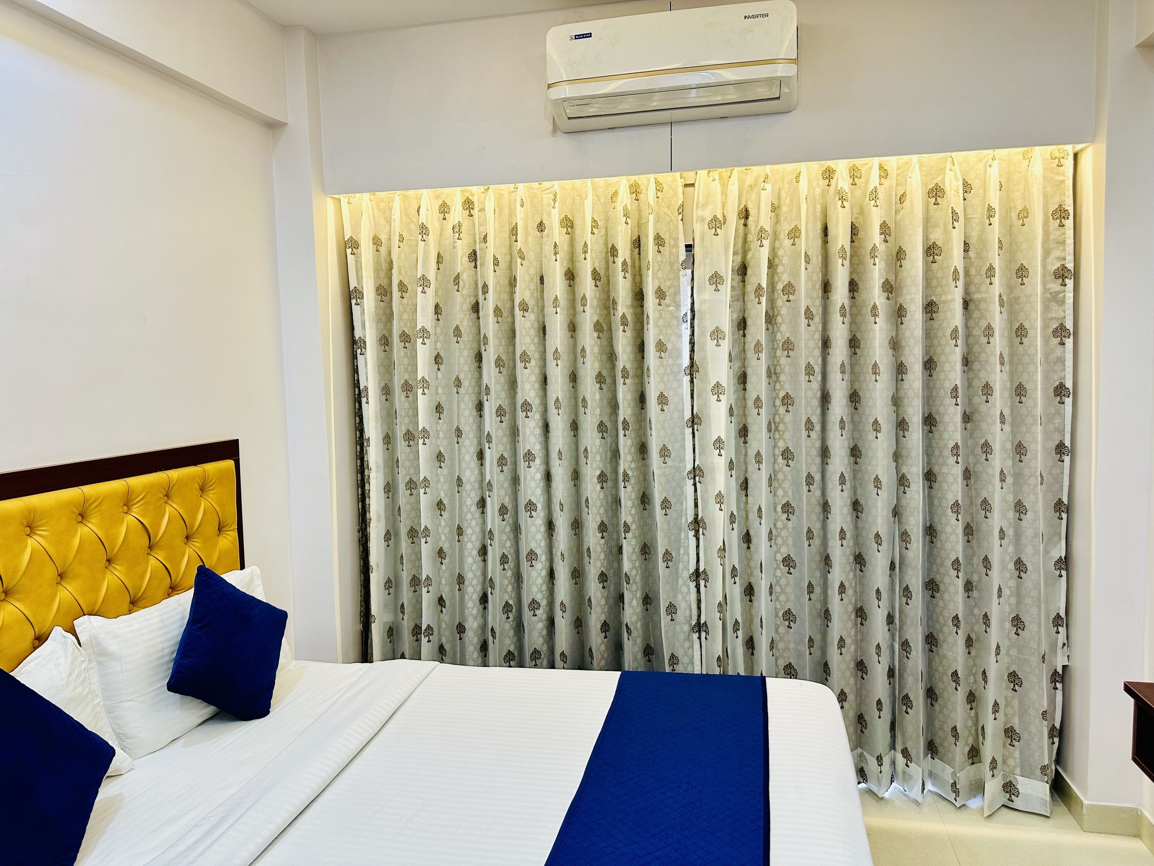 StayBird Divine Suites Business Hotel 3*