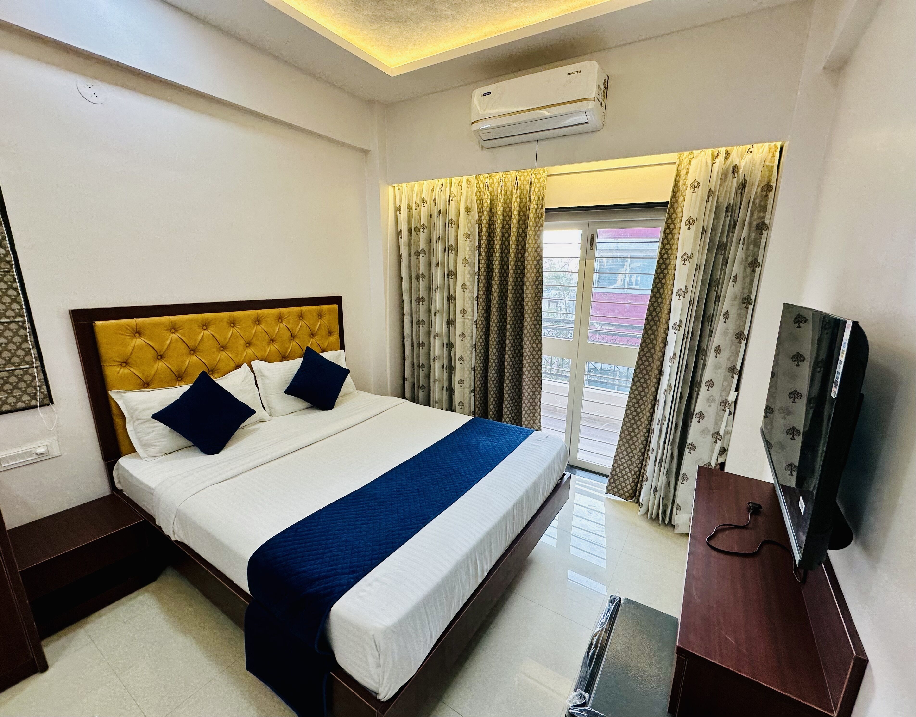 StayBird Divine Suites Business Hotel 3*