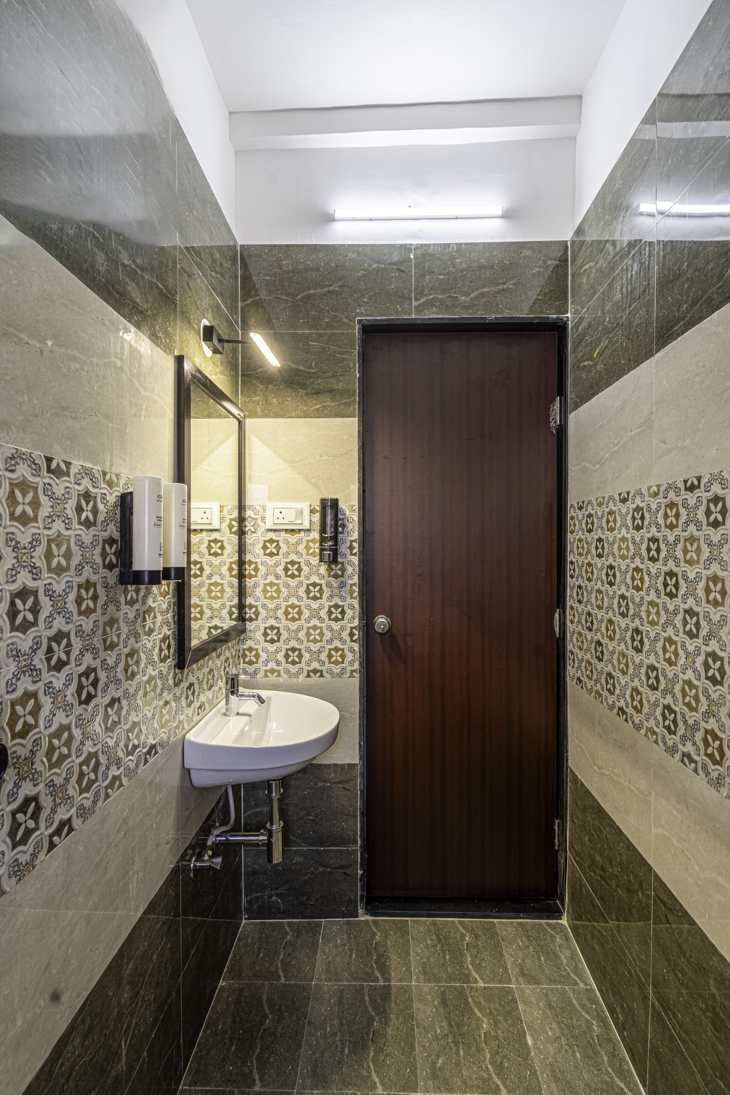 StayBird Divine Suites Business Hotel 3*